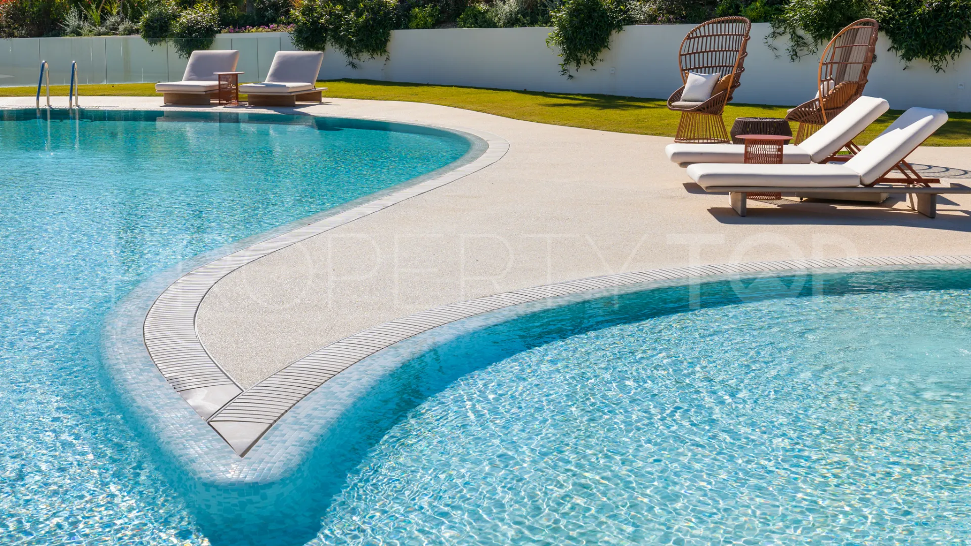 Ground floor apartment for sale in Golden Mile with 4 bedrooms