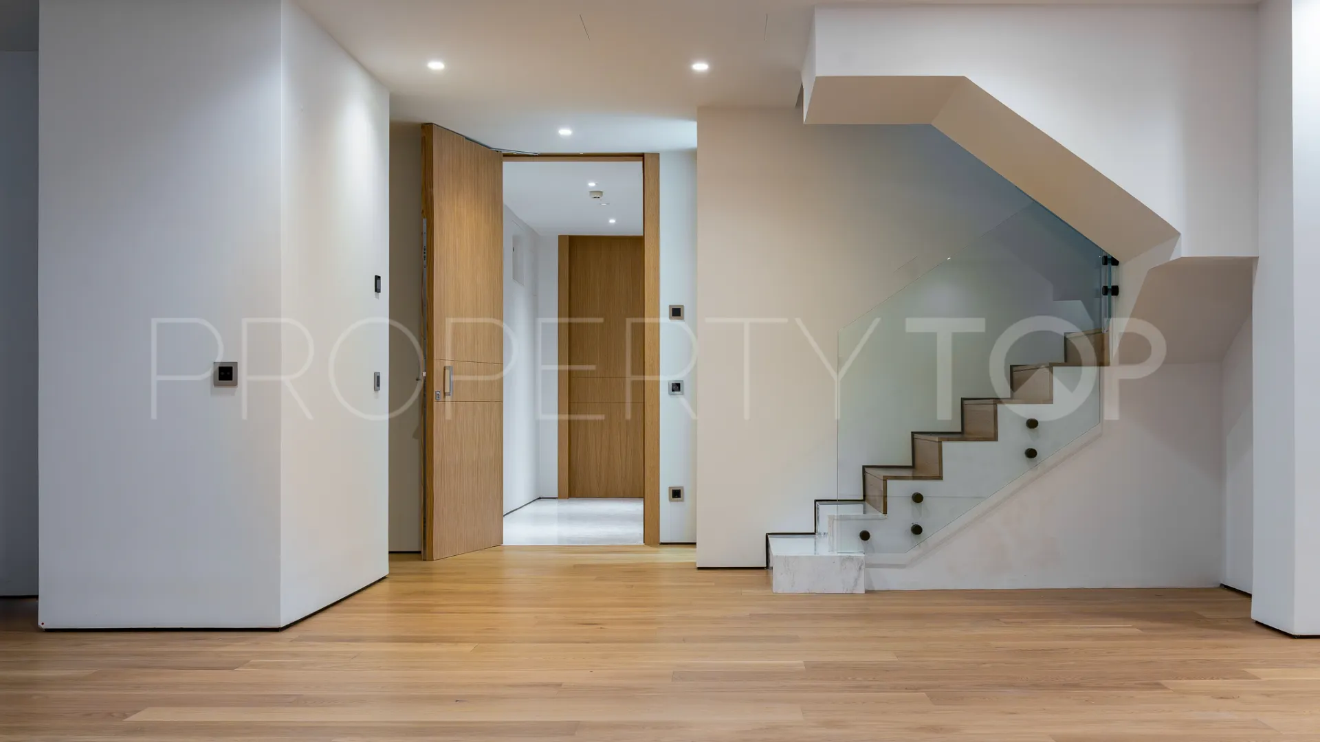 Ground floor apartment for sale in Golden Mile with 4 bedrooms