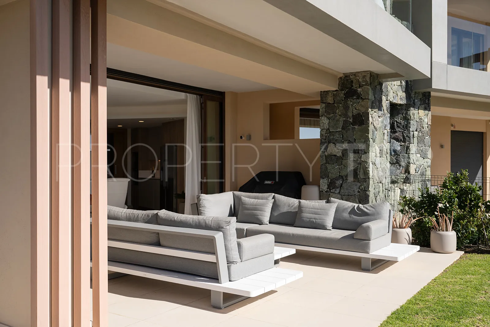 For sale Benahavis apartment with 3 bedrooms