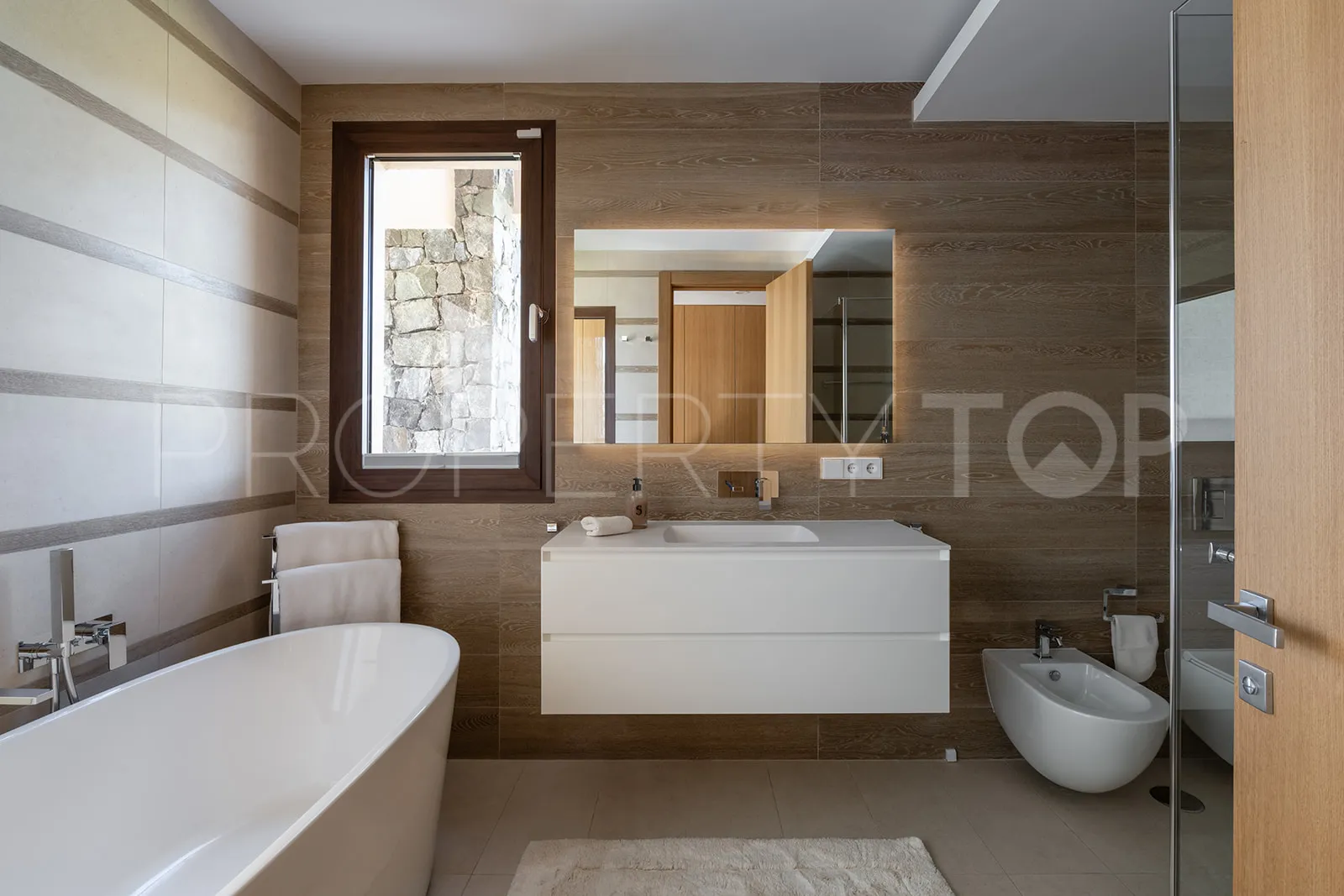 For sale Benahavis apartment with 3 bedrooms