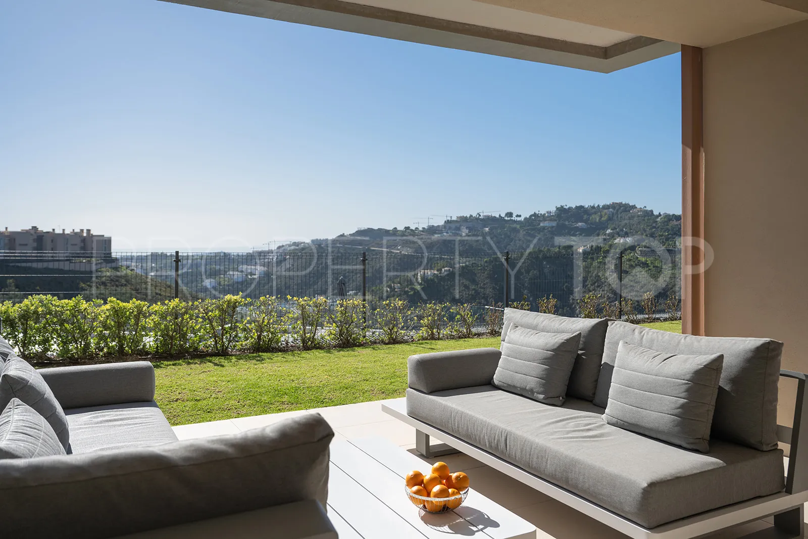For sale Benahavis apartment with 3 bedrooms