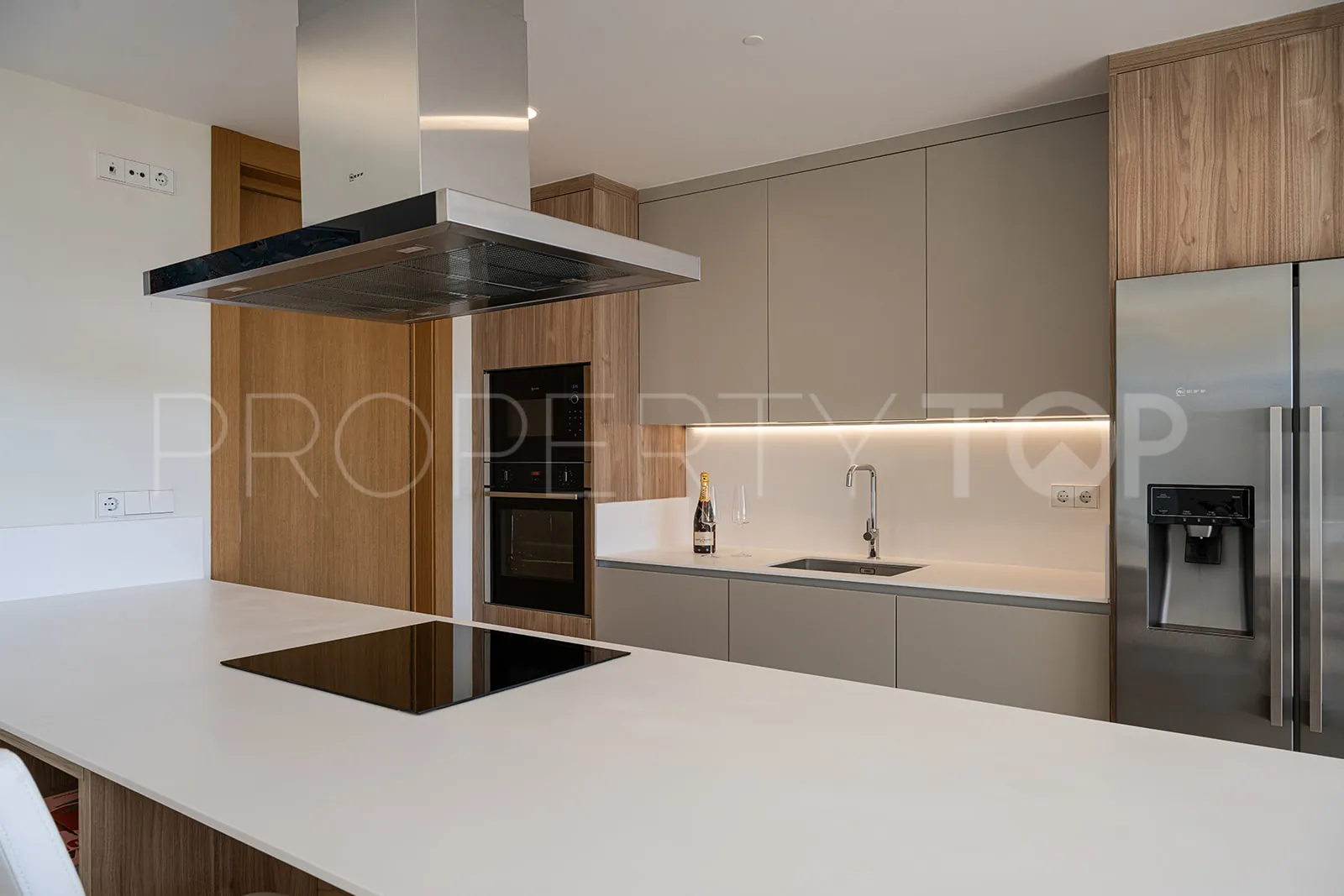 For sale Benahavis apartment with 3 bedrooms