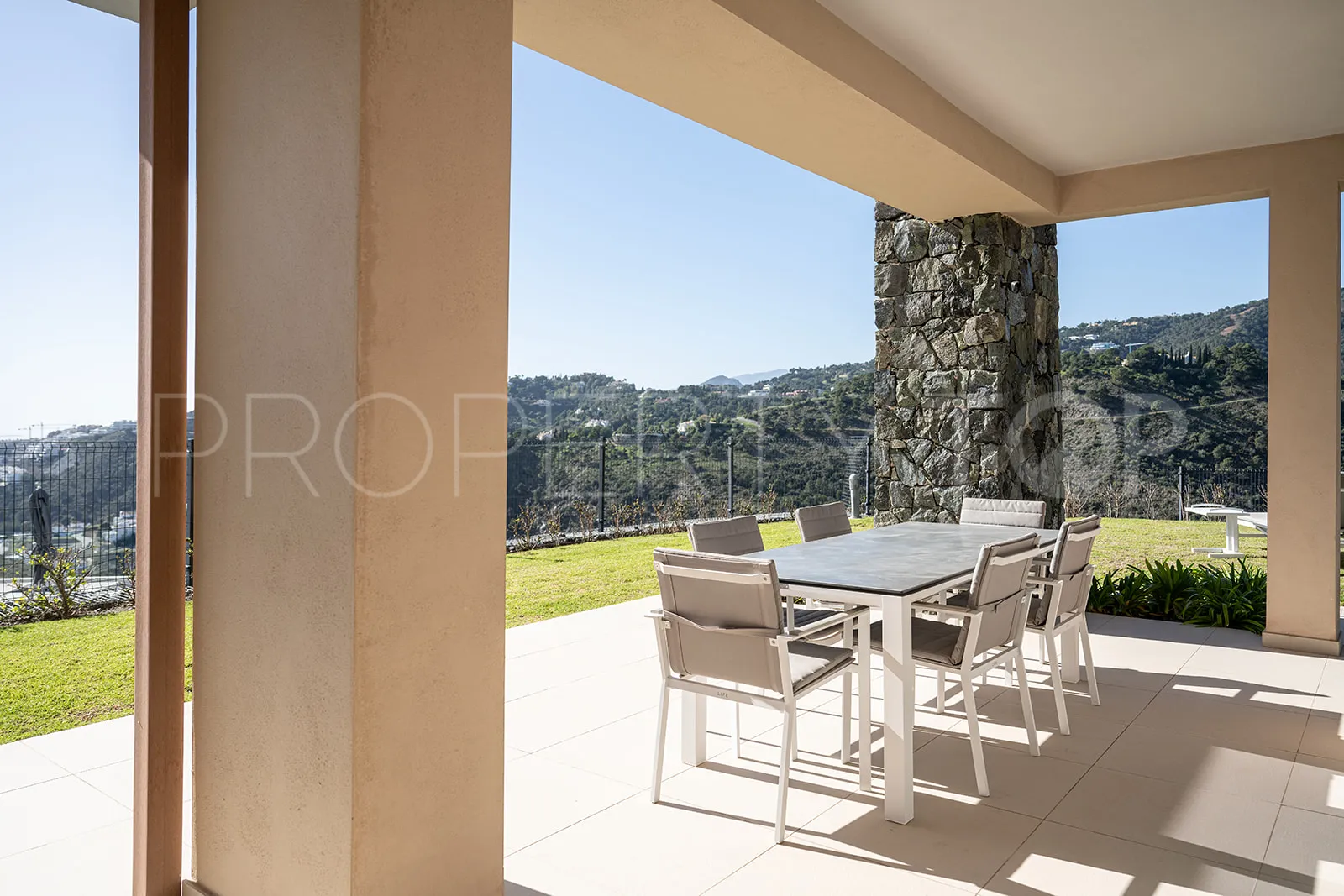 For sale Benahavis apartment with 3 bedrooms