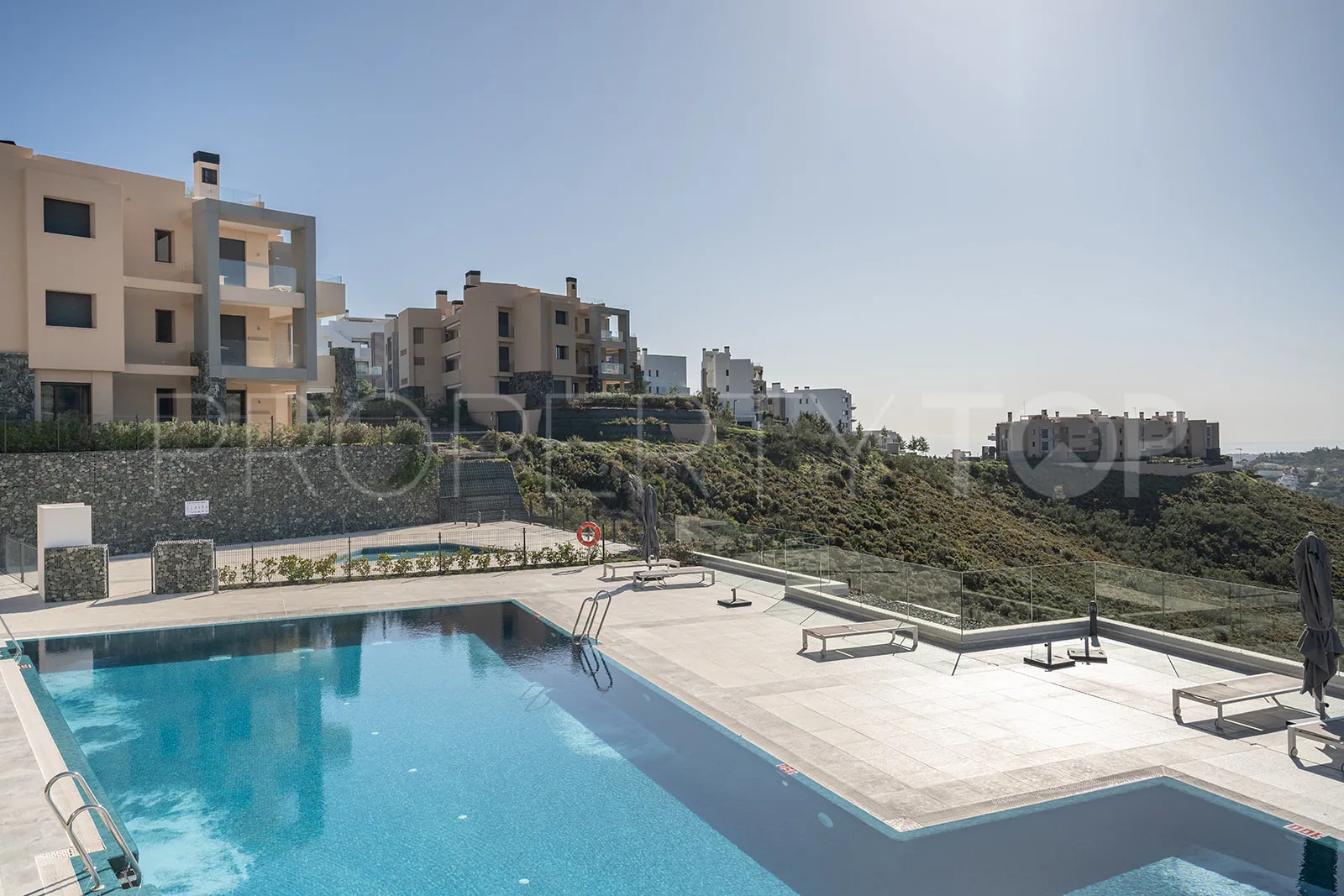 For sale Benahavis apartment with 3 bedrooms