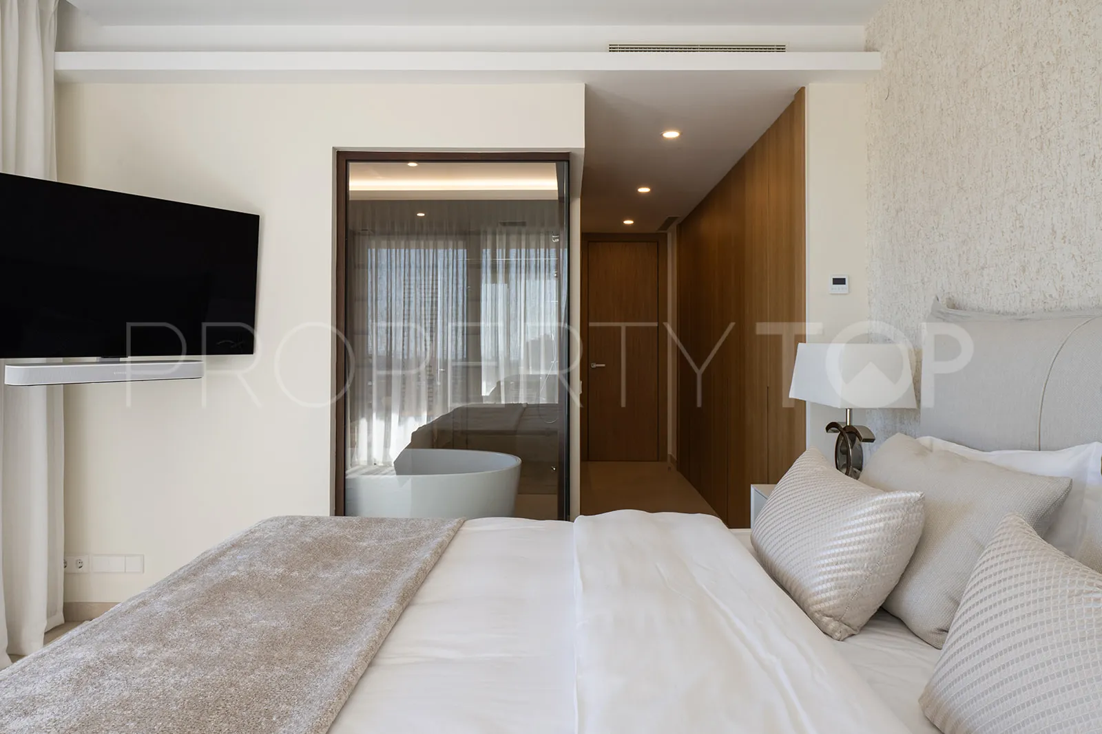 For sale Benahavis apartment with 3 bedrooms