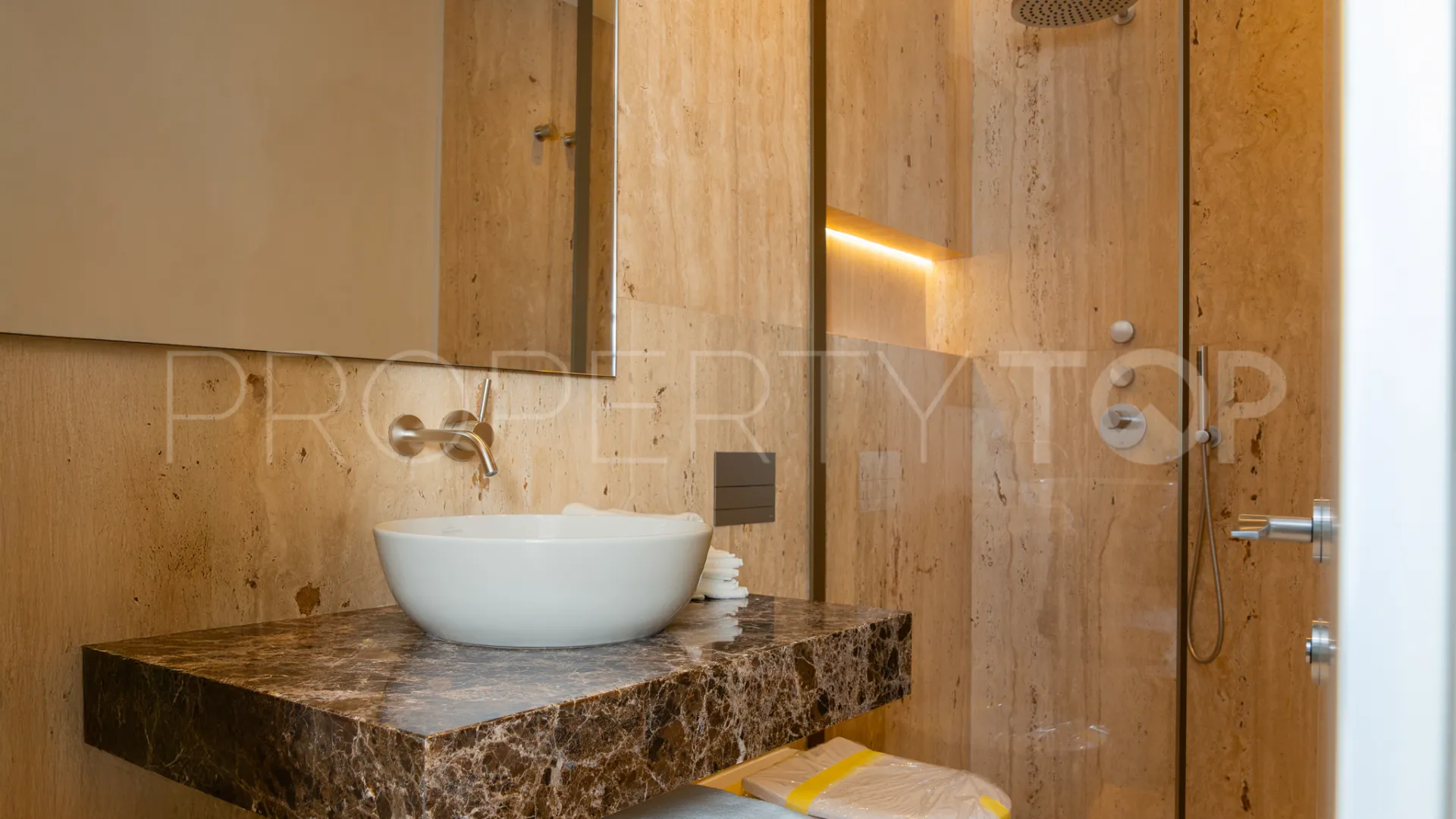Apartamento planta baja en venta en Marbella Golden Mile