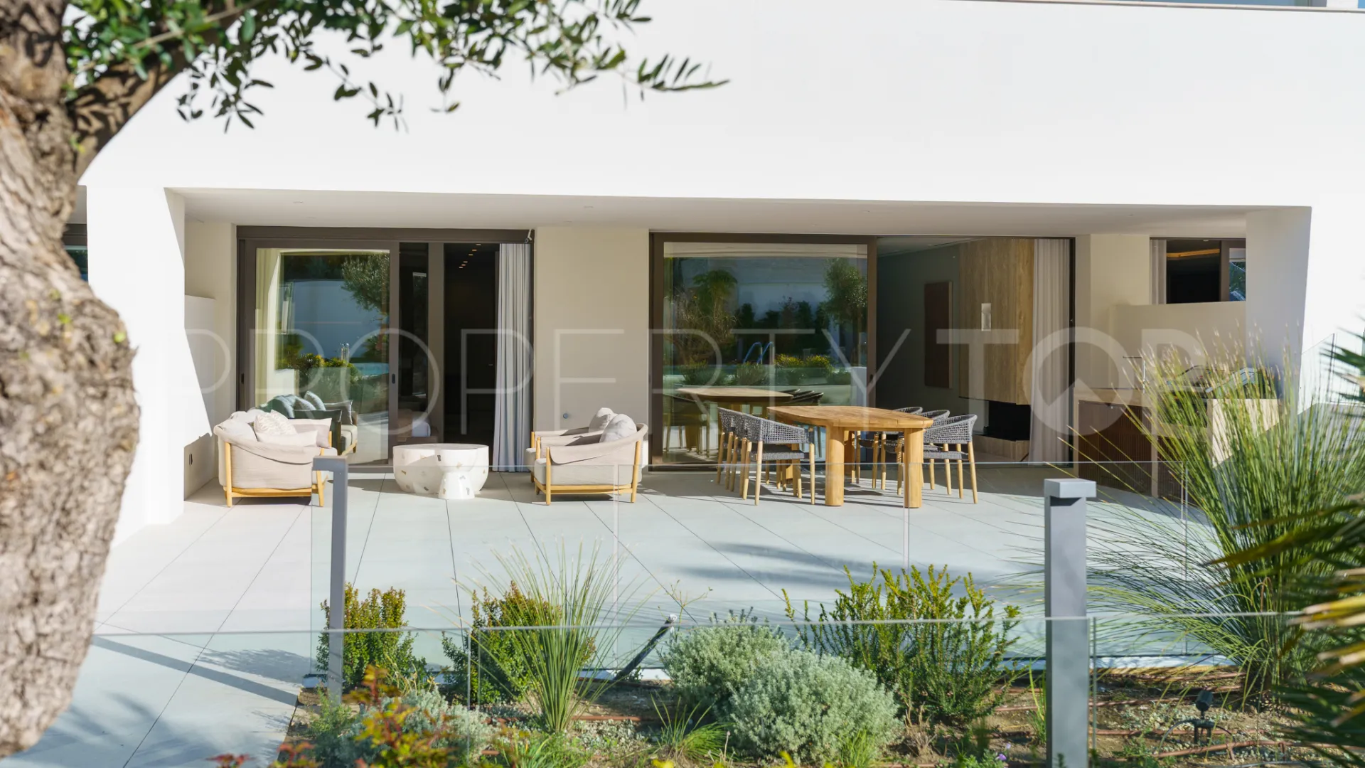 Apartamento planta baja en venta en Marbella Golden Mile