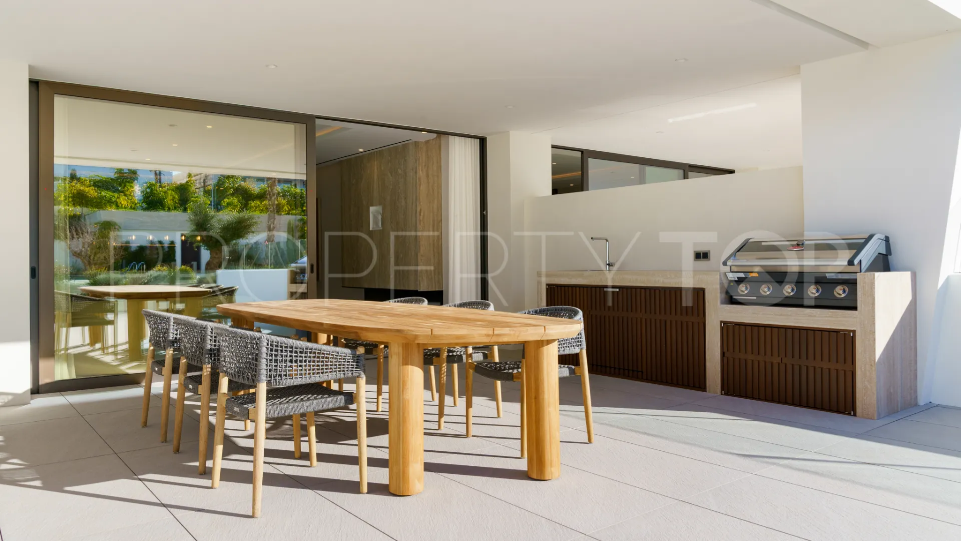 Apartamento planta baja en venta en Marbella Golden Mile