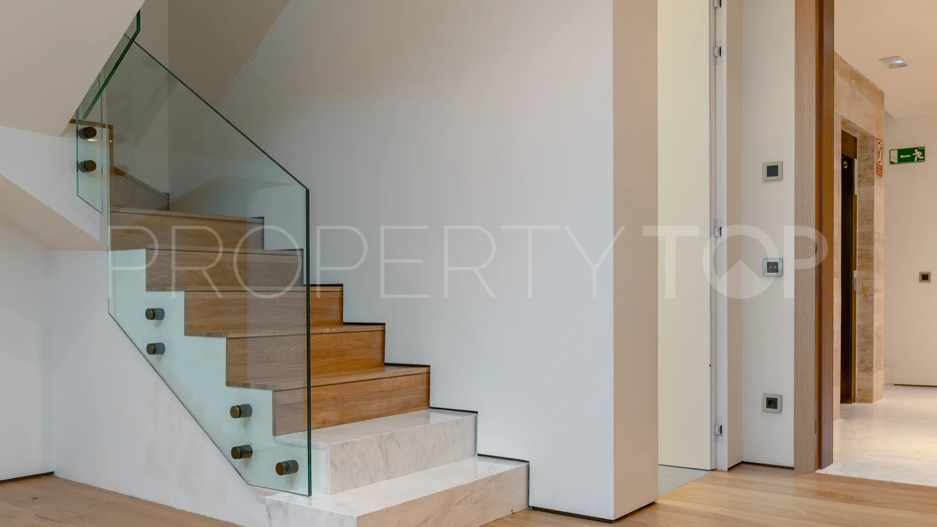 Apartamento planta baja en venta en Marbella Golden Mile