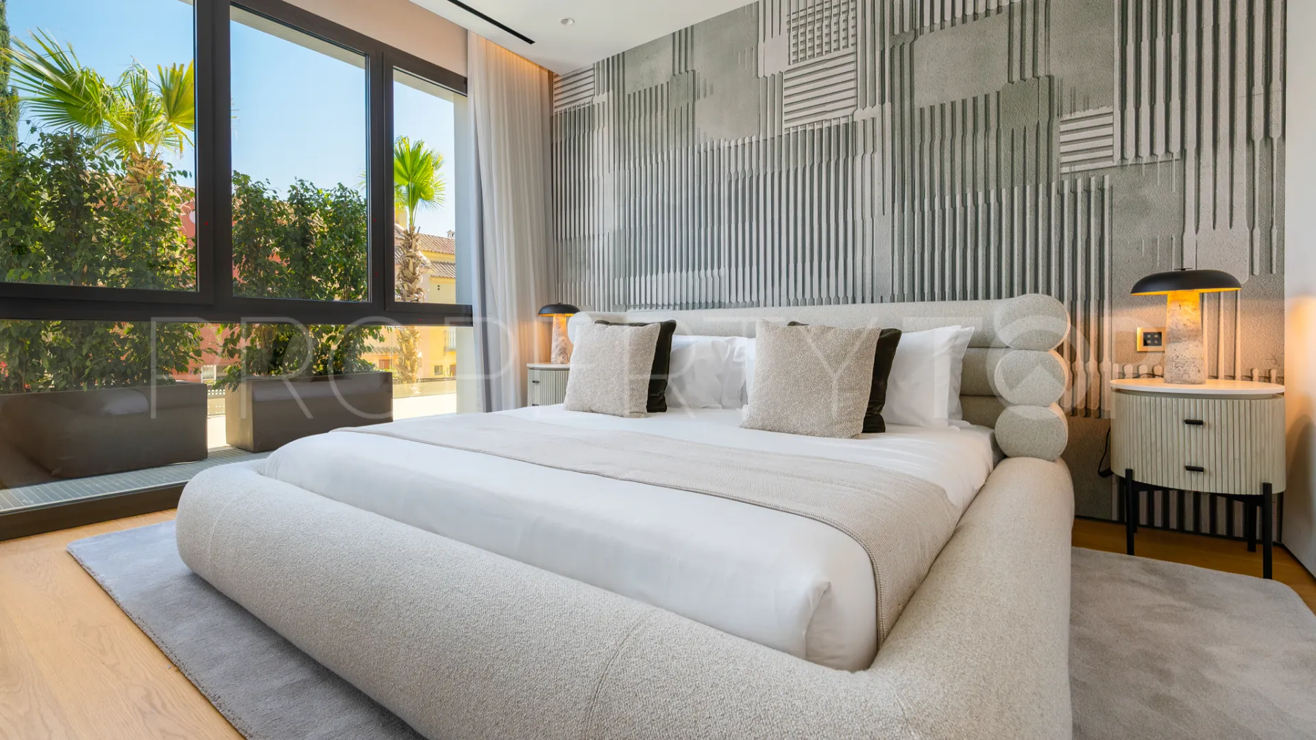 Apartamento planta baja en venta en Marbella Golden Mile