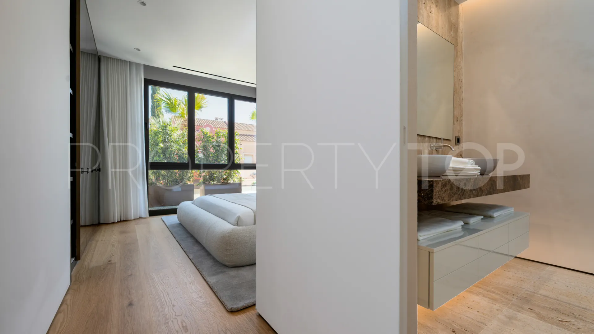 Apartamento planta baja en venta en Marbella Golden Mile