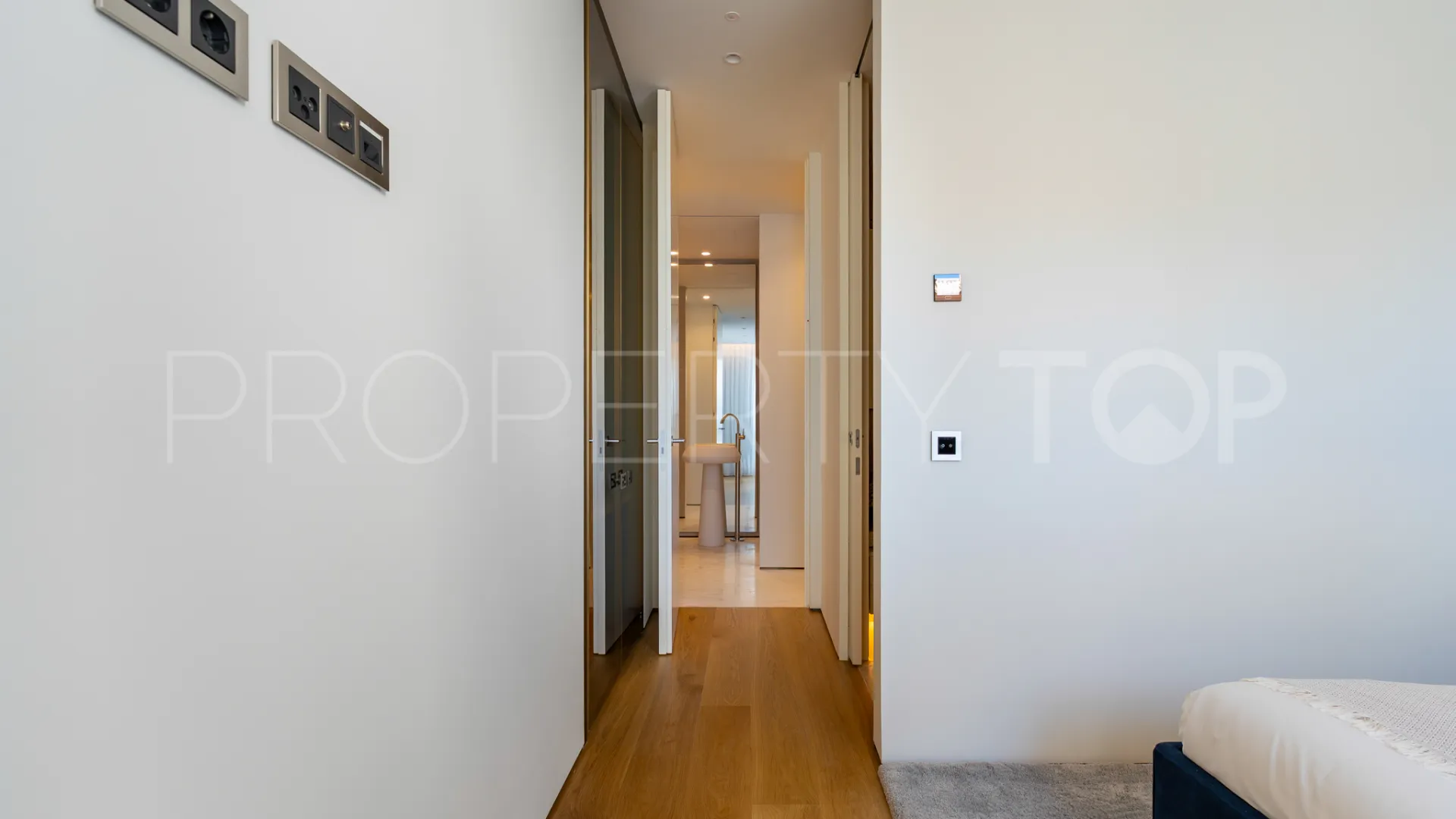 Apartamento planta baja en venta en Marbella Golden Mile