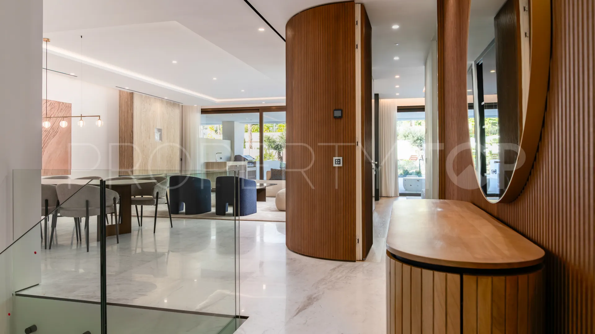 Apartamento planta baja en venta en Marbella Golden Mile