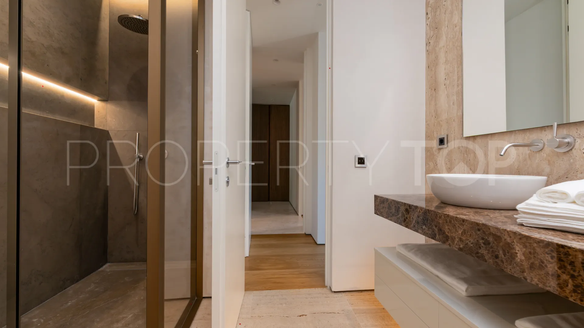 Apartamento planta baja en venta en Marbella Golden Mile
