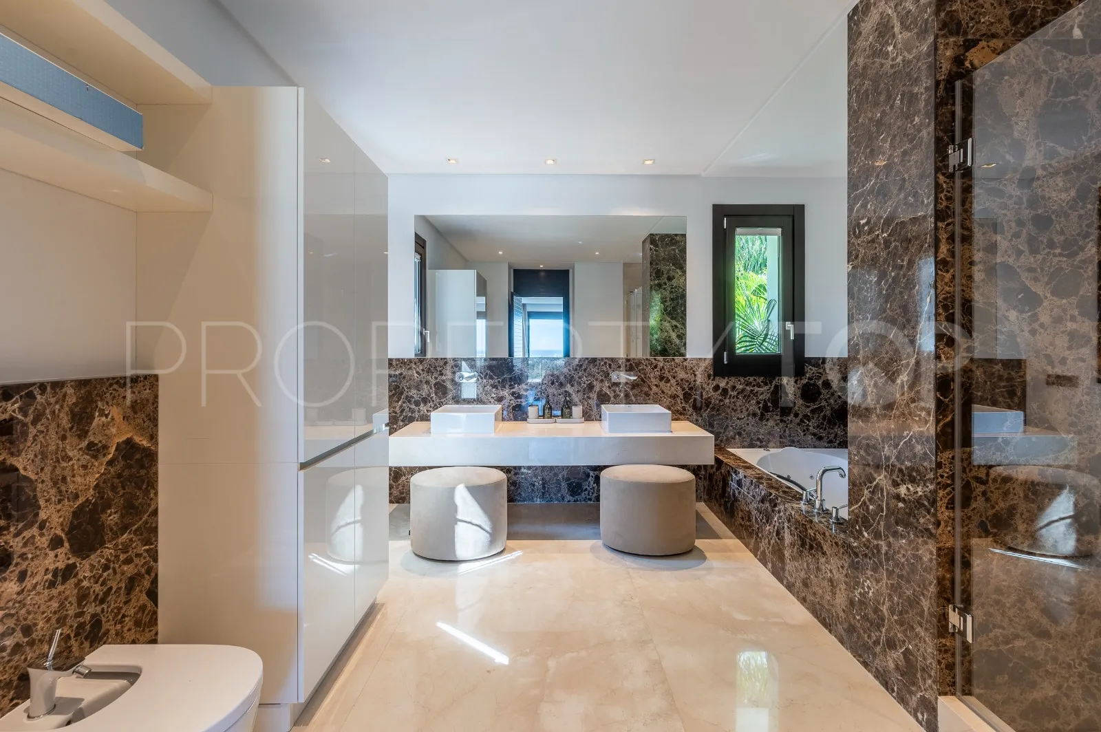 Villa for sale in Los Flamingos with 6 bedrooms