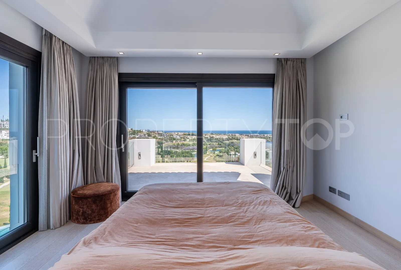 Villa for sale in Los Flamingos with 6 bedrooms