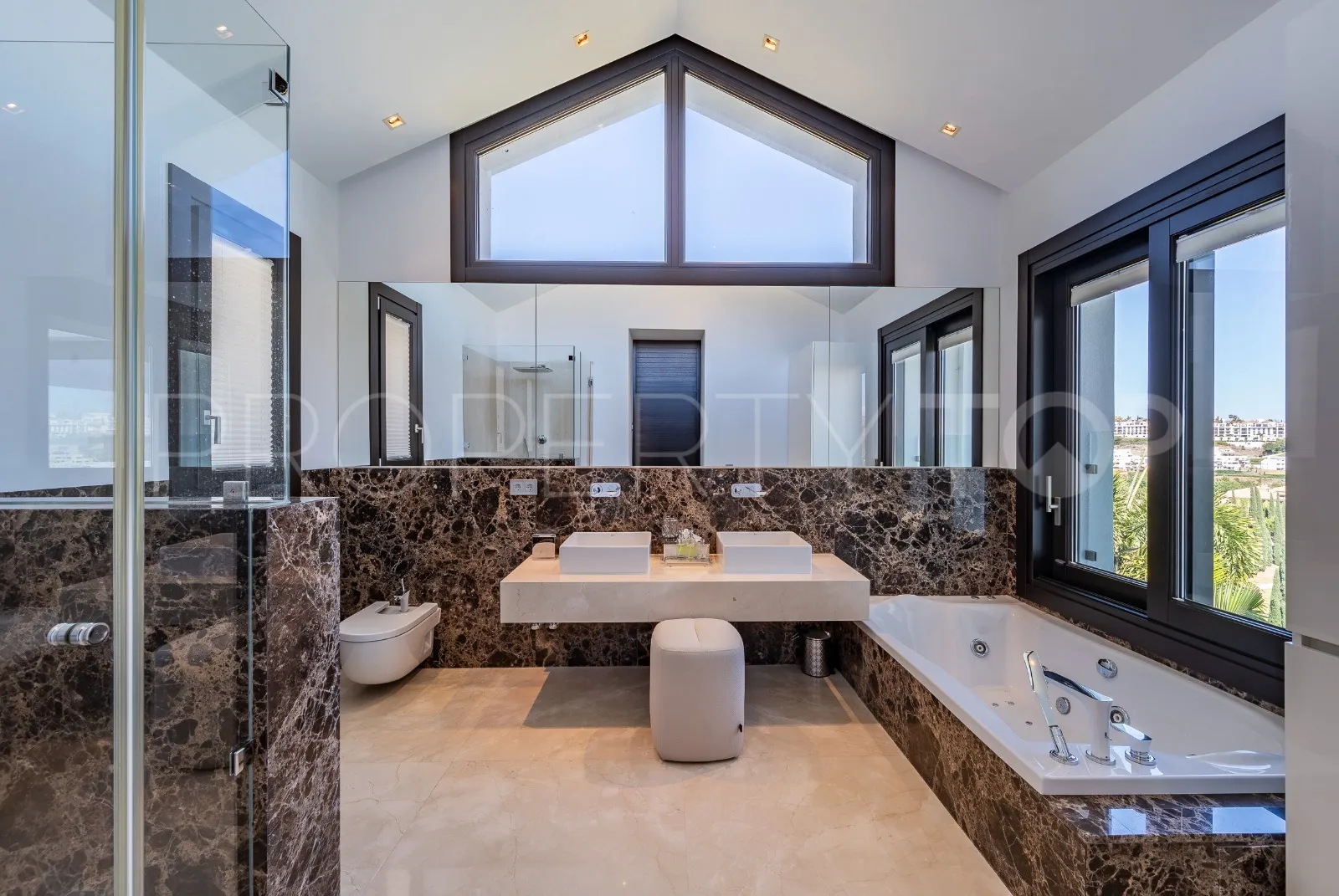 Villa for sale in Los Flamingos with 6 bedrooms