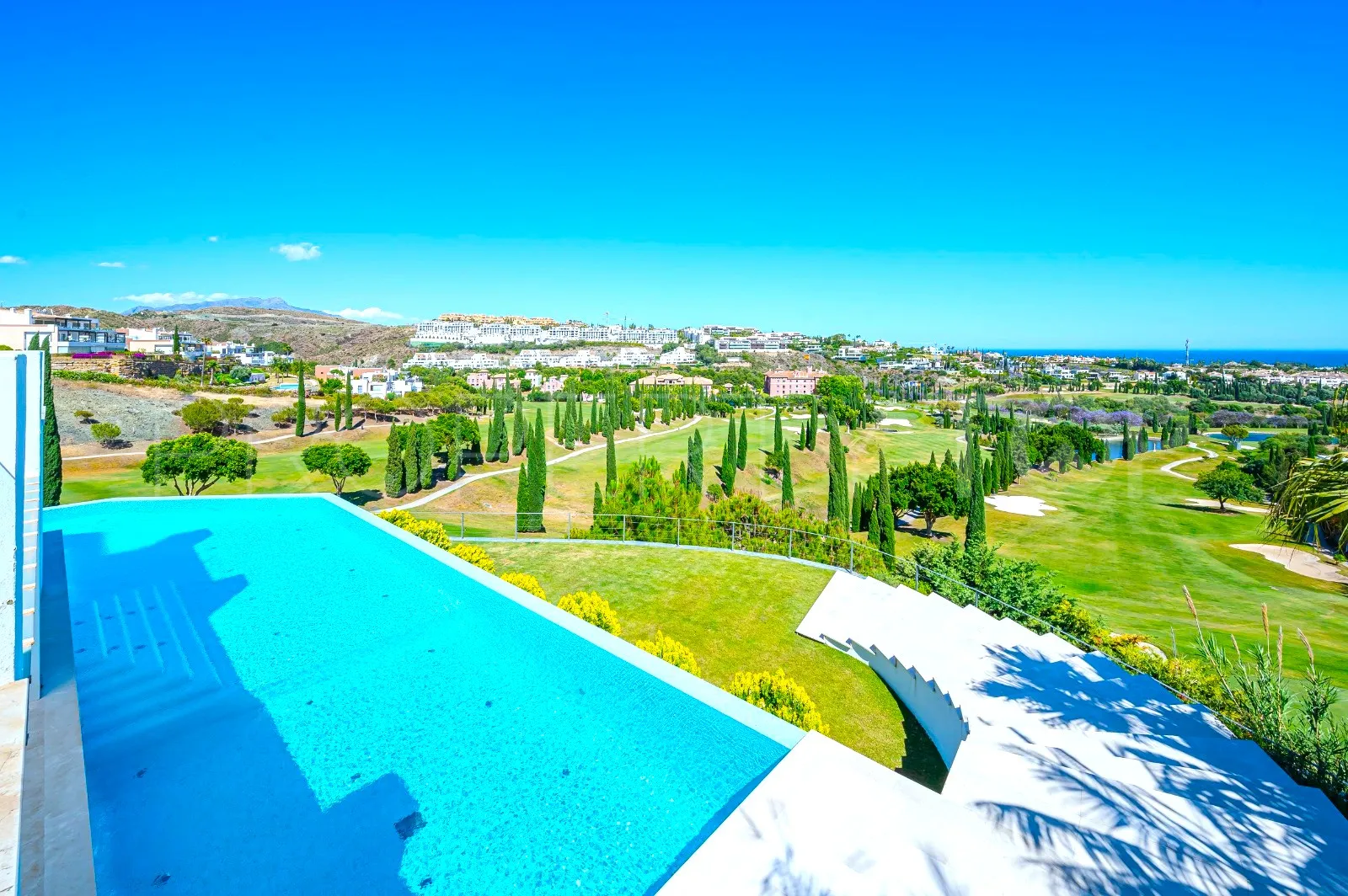Villa for sale in Los Flamingos with 6 bedrooms