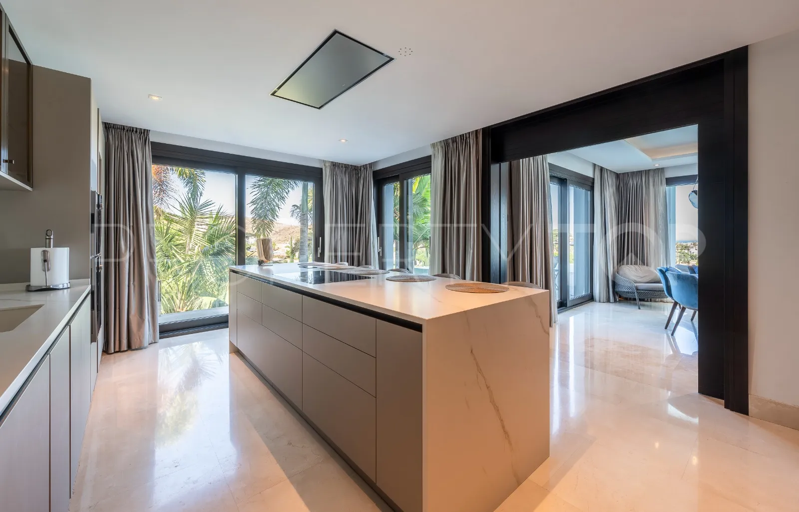Villa for sale in Los Flamingos with 6 bedrooms