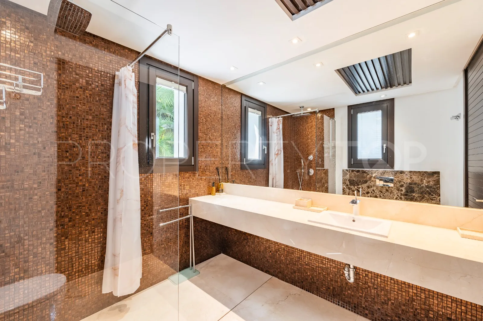 Villa for sale in Los Flamingos with 6 bedrooms