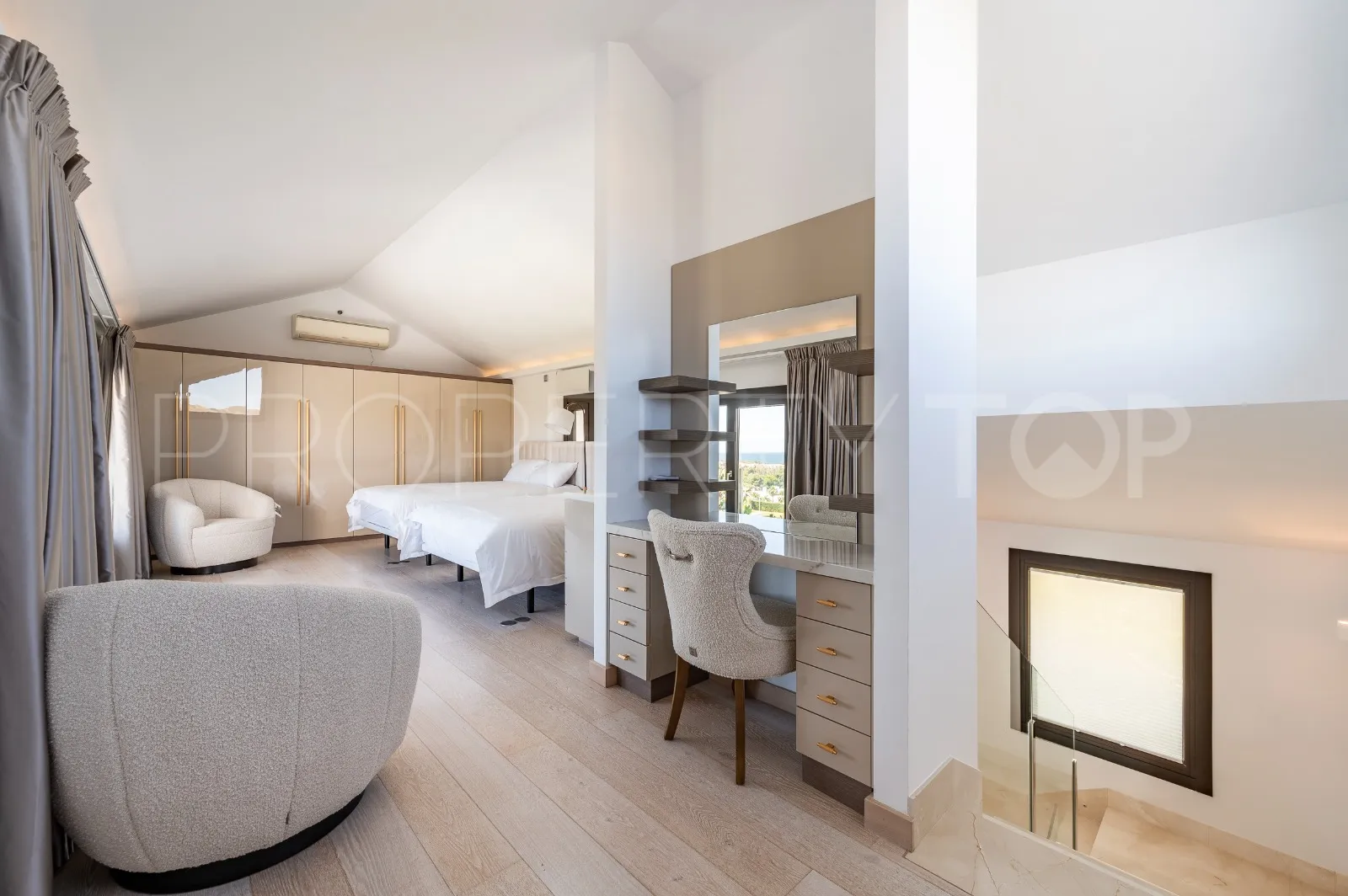 Villa for sale in Los Flamingos with 6 bedrooms