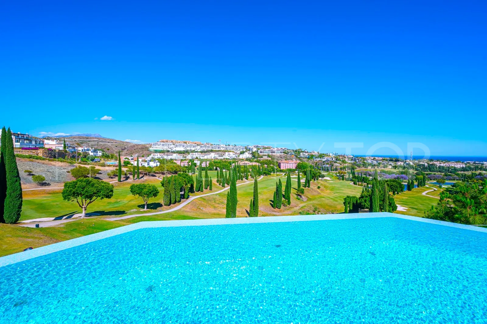Villa for sale in Los Flamingos with 6 bedrooms