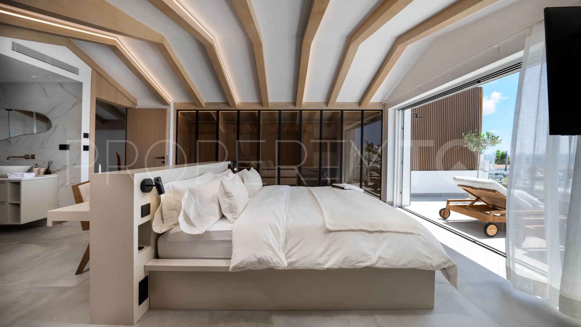 Se vende duplex de 4 dormitorios en Marbella - Puerto Banus