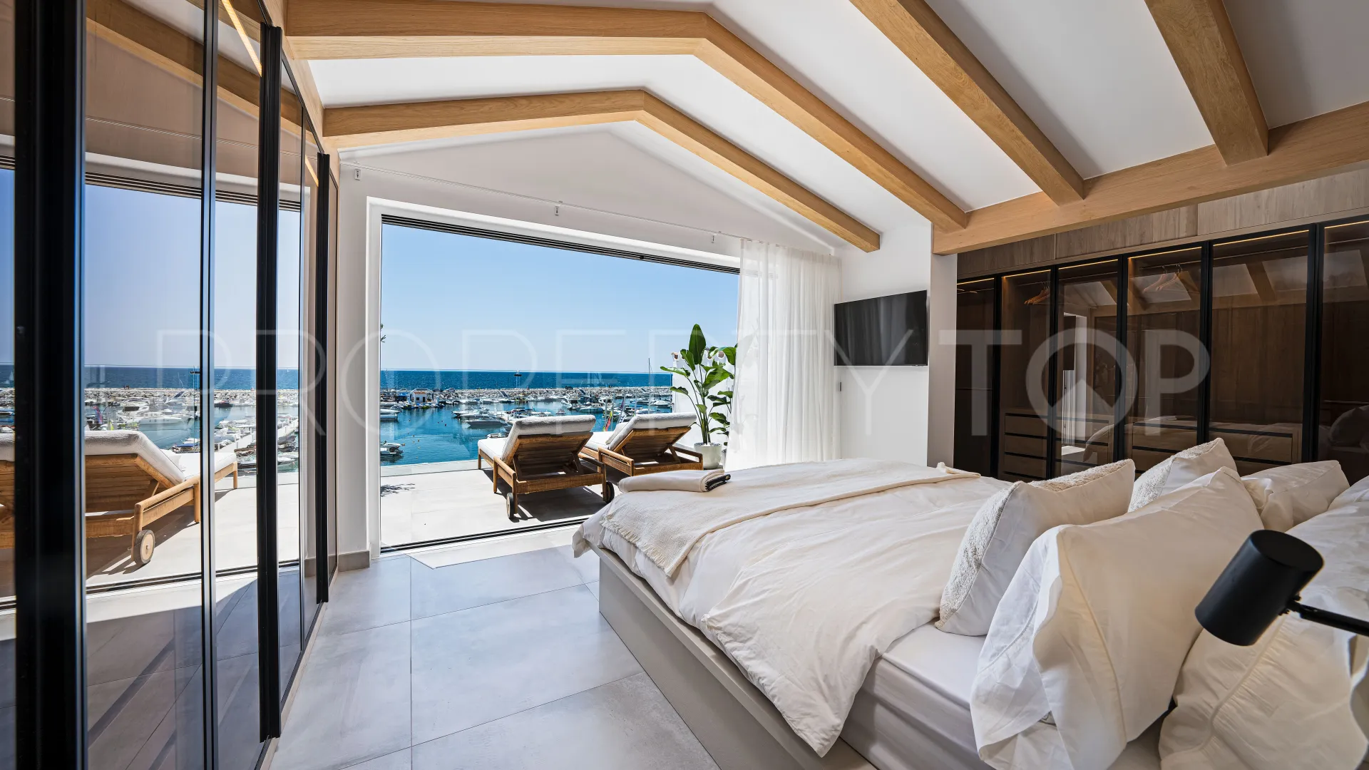 Se vende duplex de 4 dormitorios en Marbella - Puerto Banus