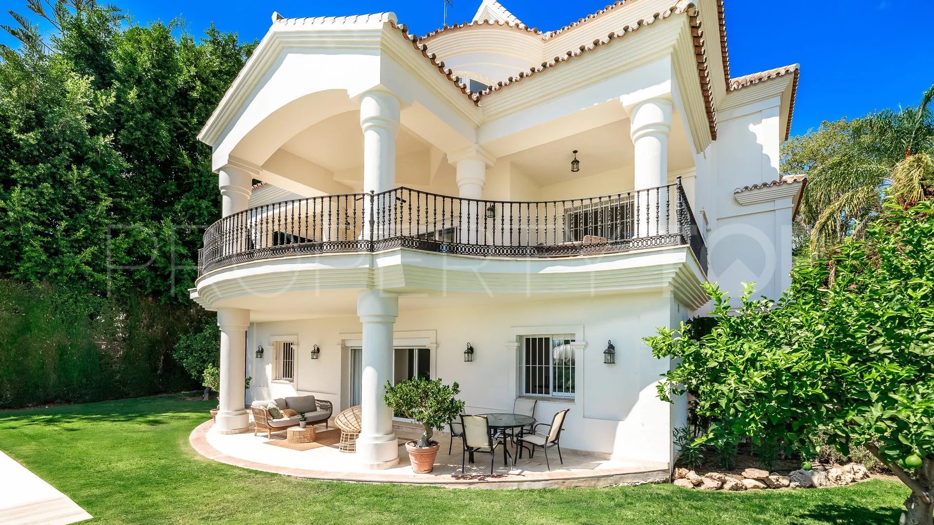 Villa en venta en Los Naranjos Golf
