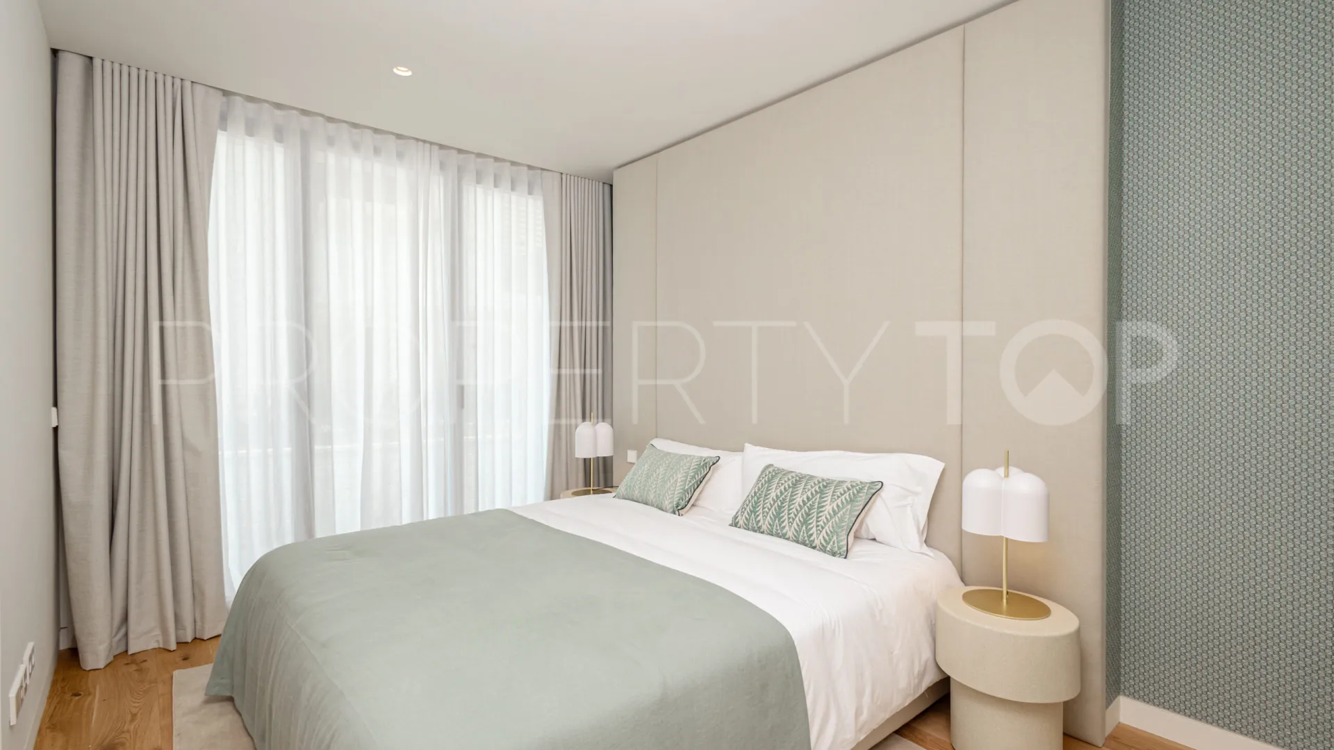 Atico duplex en venta con 4 dormitorios en Marbella Golden Mile