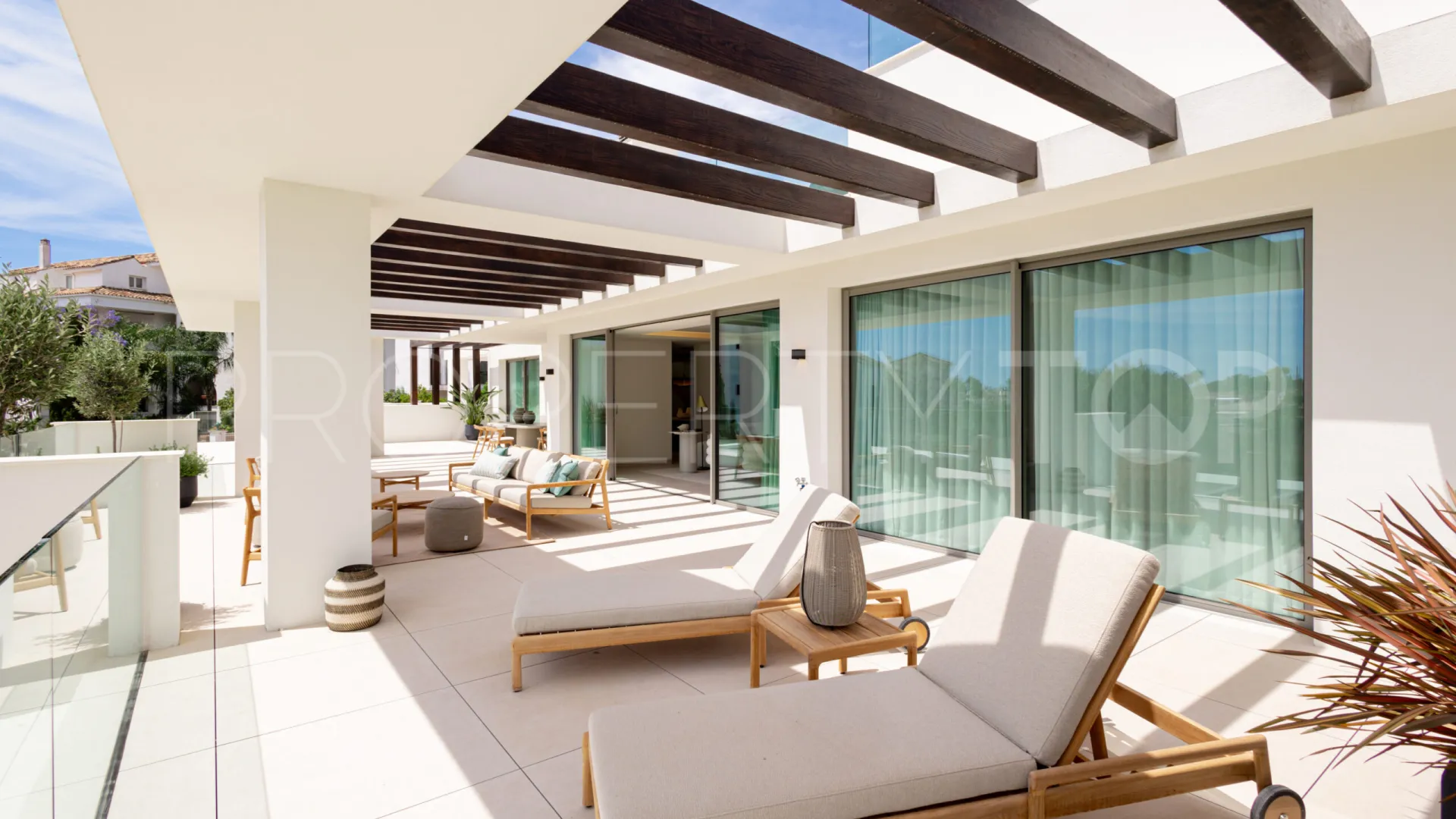 Atico duplex en venta con 4 dormitorios en Marbella Golden Mile