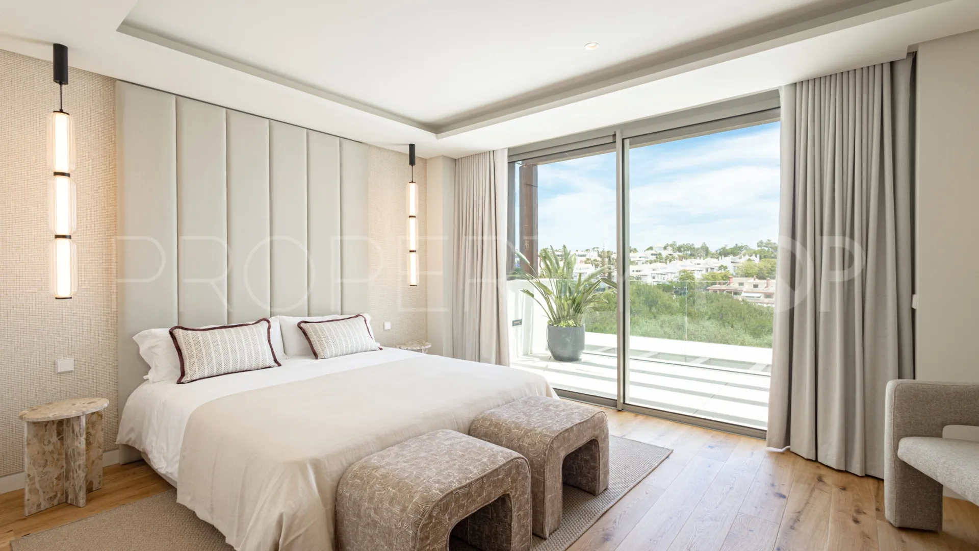 Atico duplex en venta con 4 dormitorios en Marbella Golden Mile