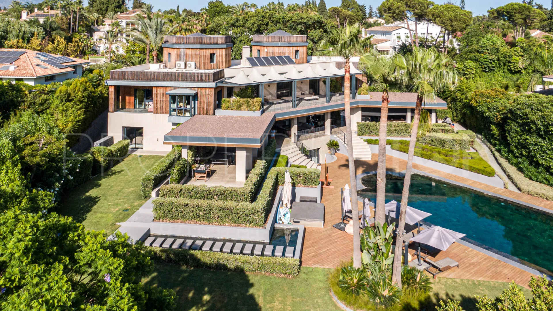 Villa de 5 dormitorios en venta en Guadalmina Baja