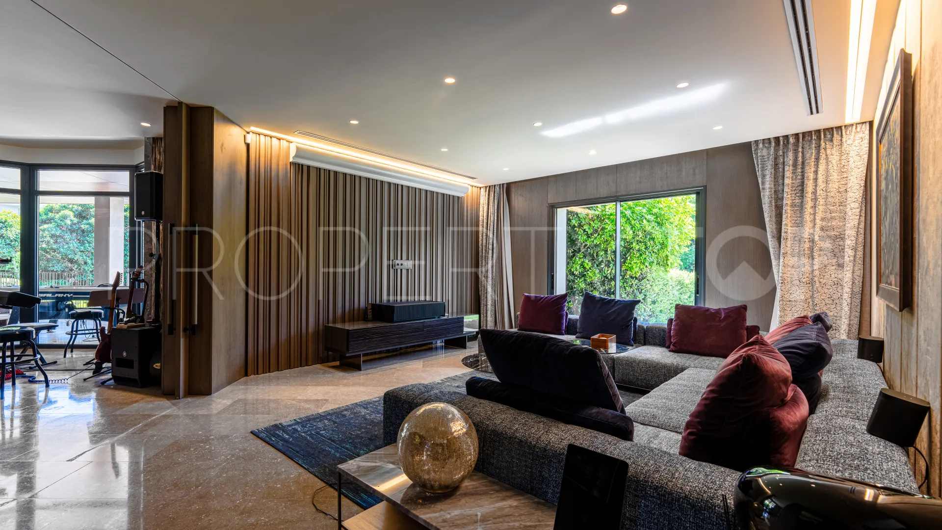 Villa de 5 dormitorios en venta en Guadalmina Baja