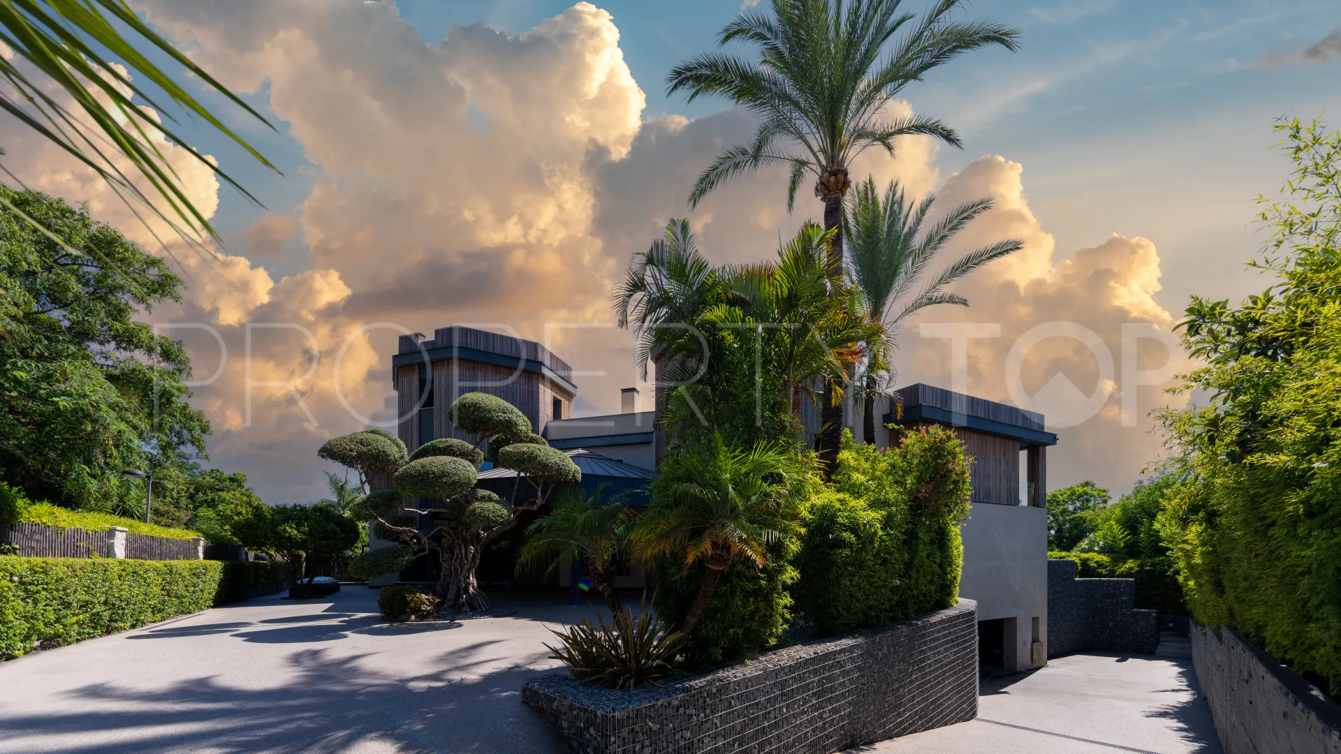 Villa de 5 dormitorios en venta en Guadalmina Baja