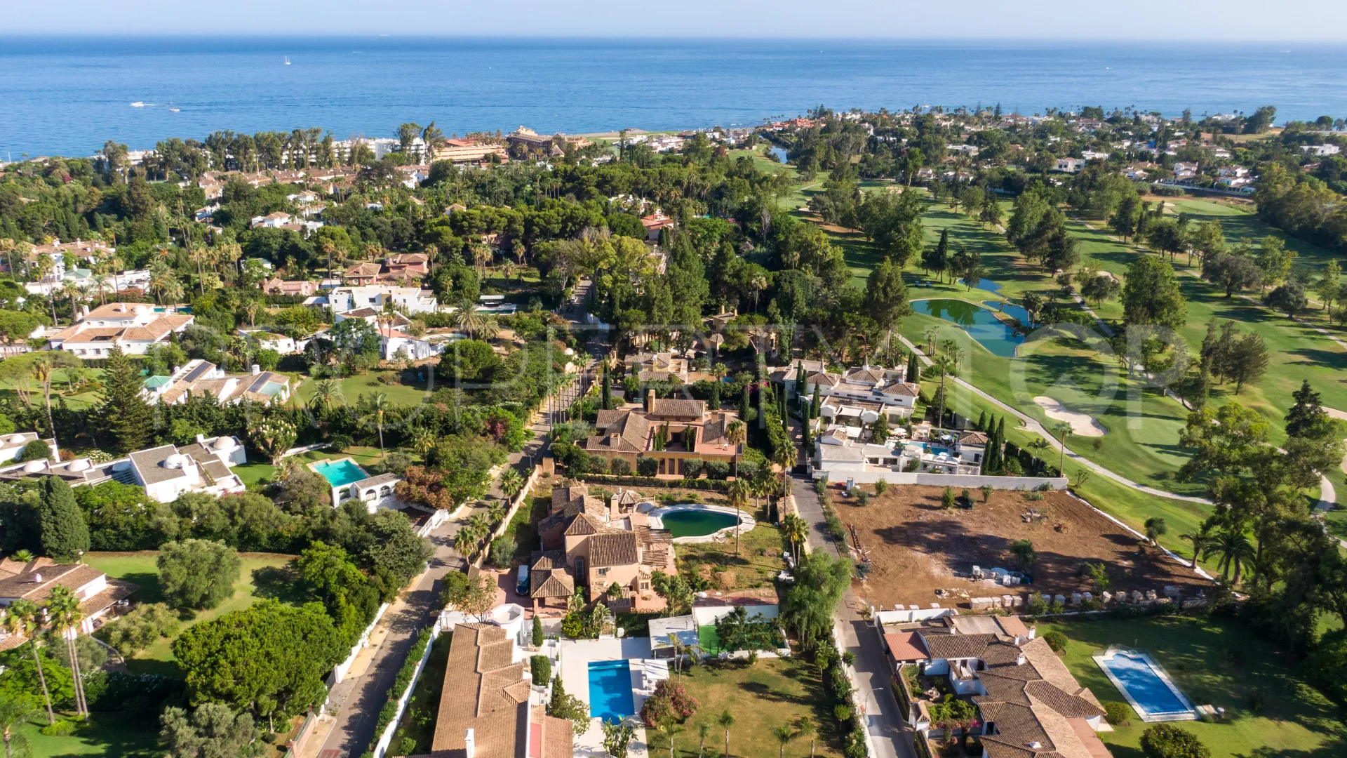 Villa de 5 dormitorios en venta en Guadalmina Baja