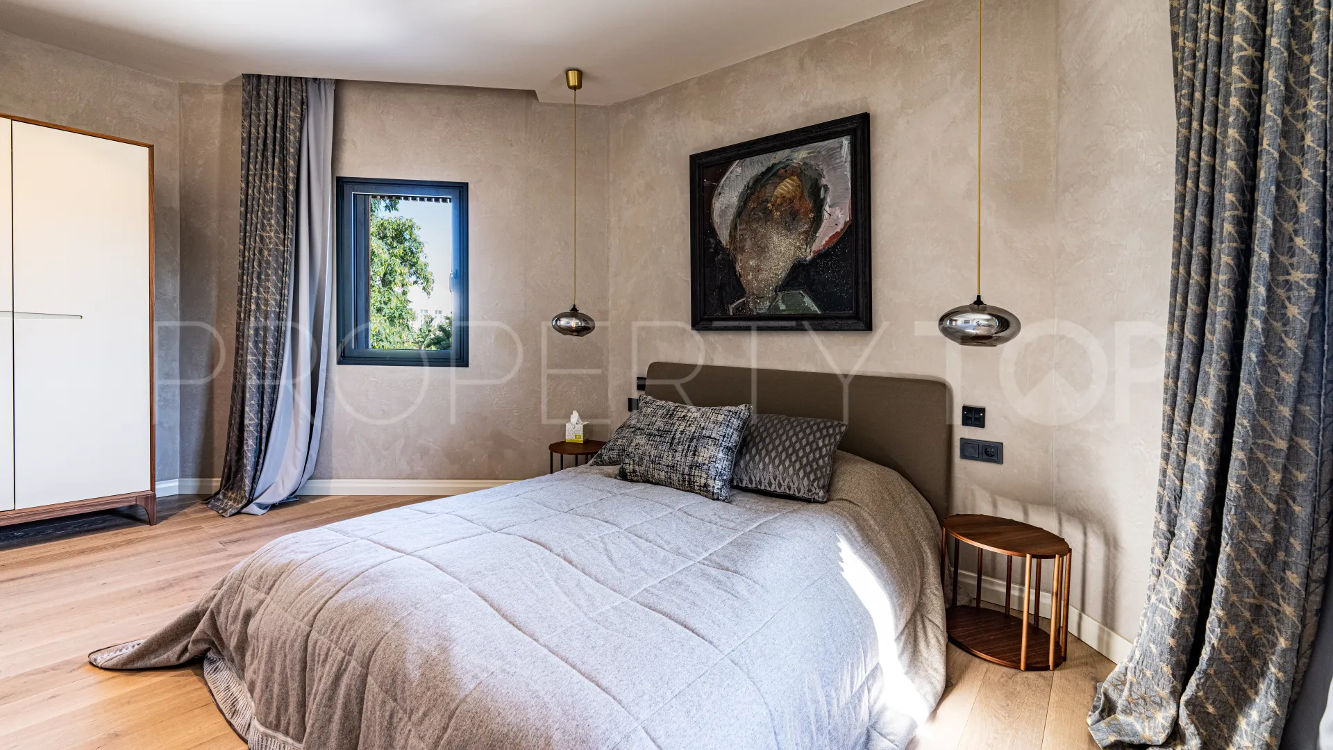Villa de 5 dormitorios en venta en Guadalmina Baja