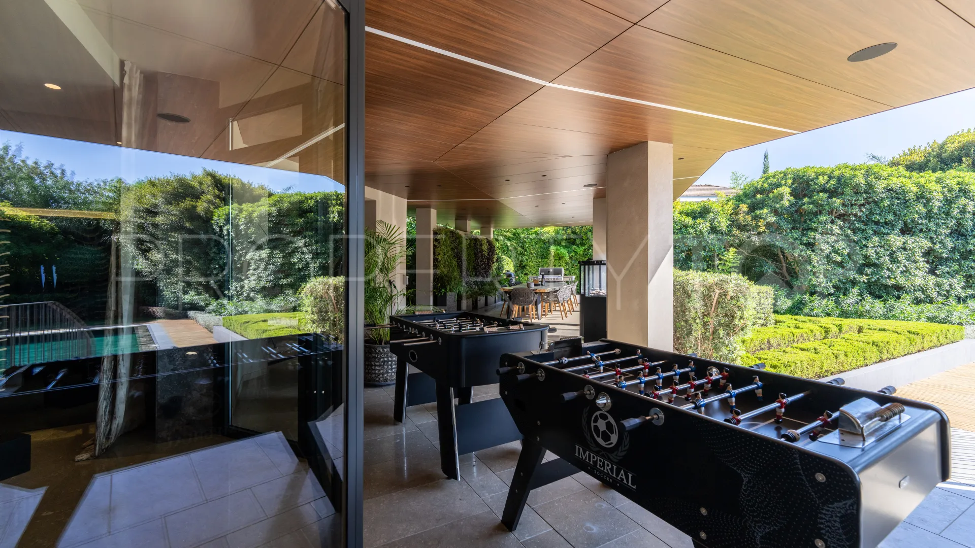 Villa de 5 dormitorios en venta en Guadalmina Baja