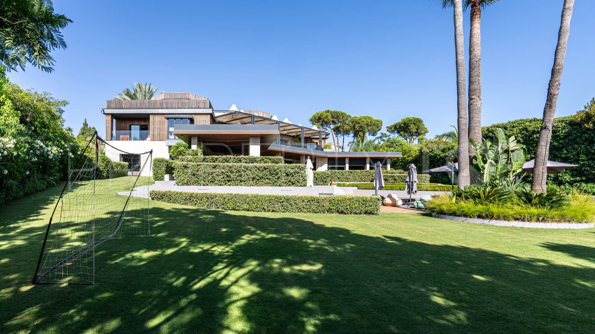 Villa de 5 dormitorios en venta en Guadalmina Baja