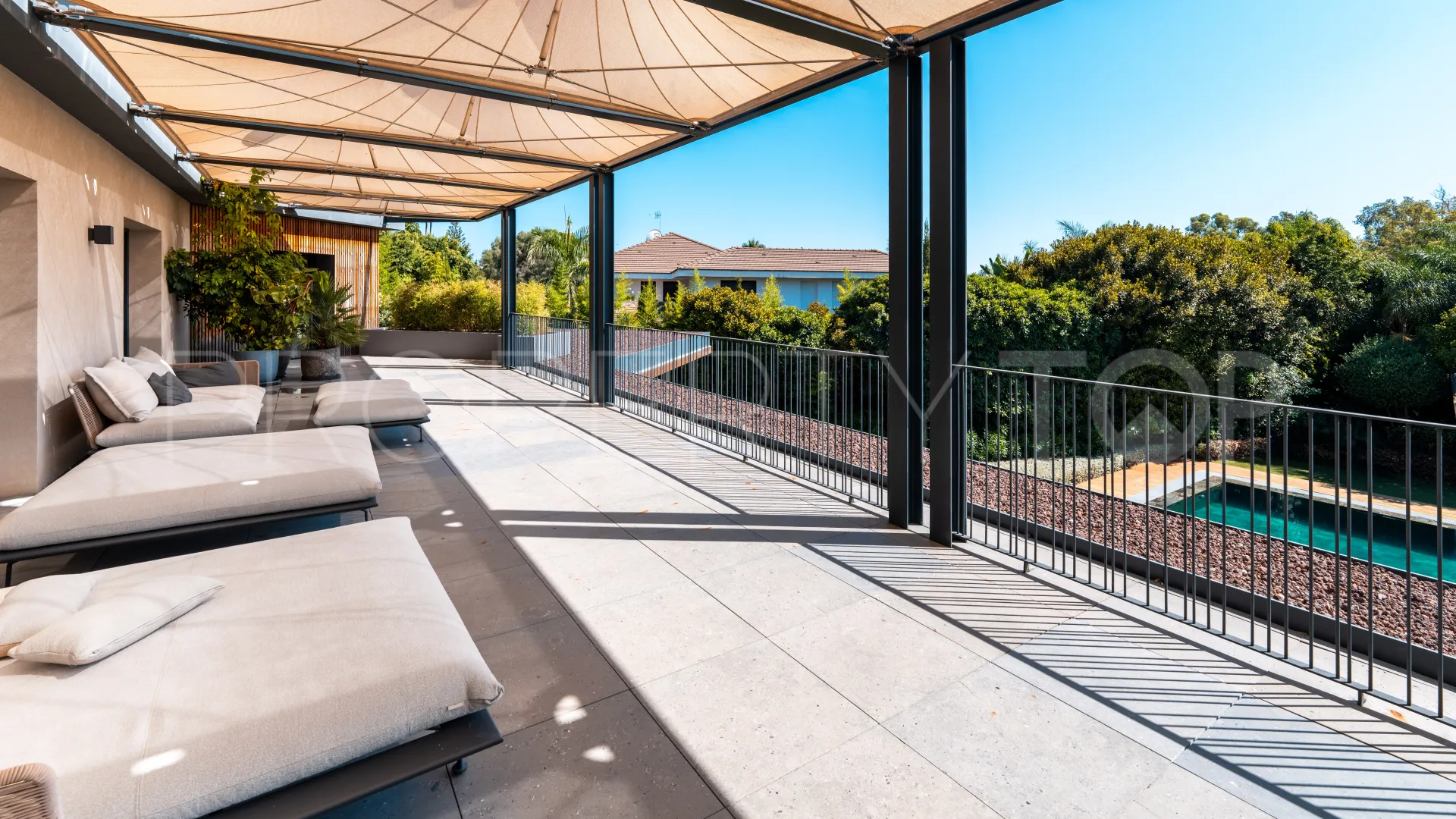 Villa de 5 dormitorios en venta en Guadalmina Baja