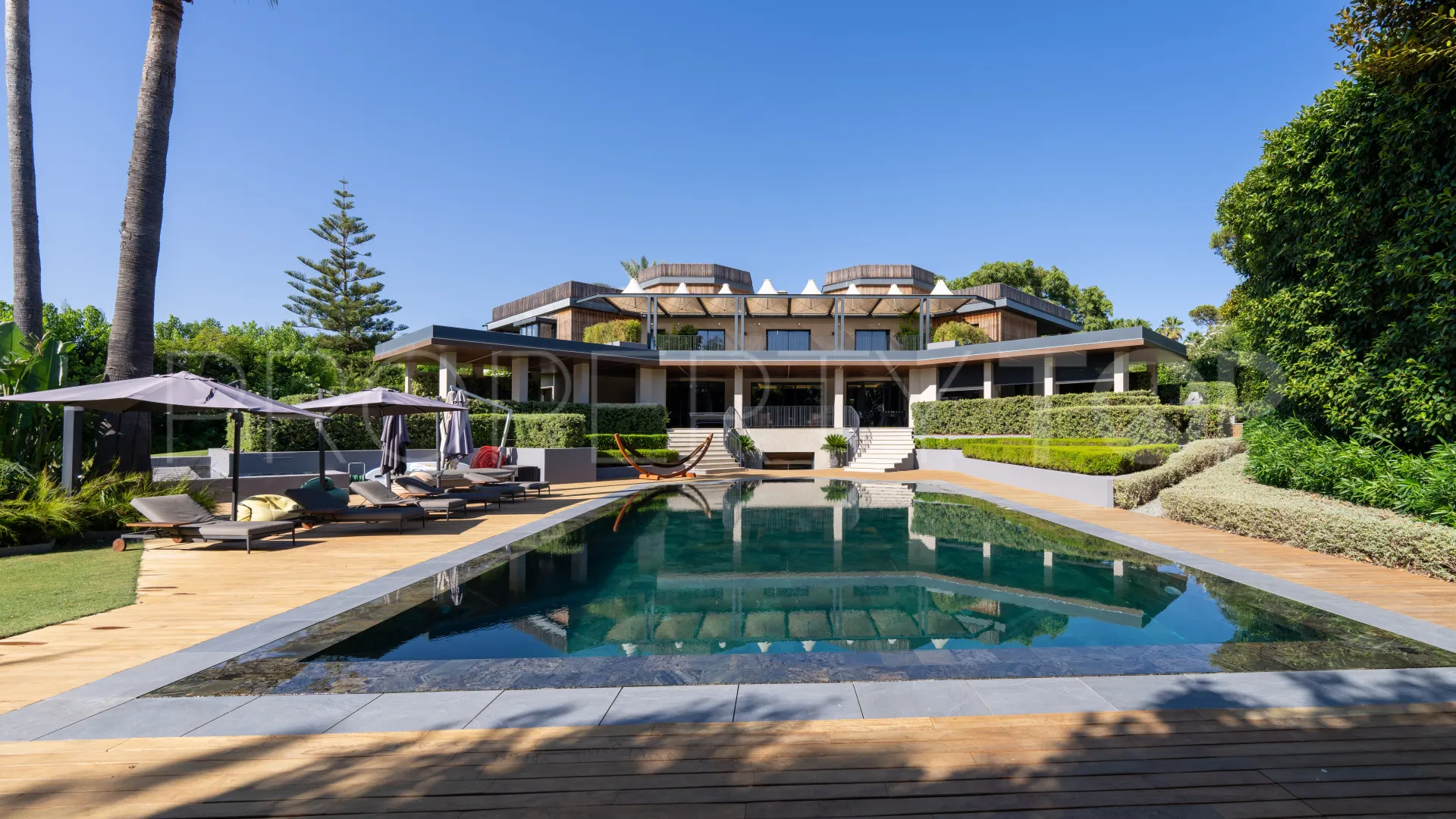 Villa de 5 dormitorios en venta en Guadalmina Baja