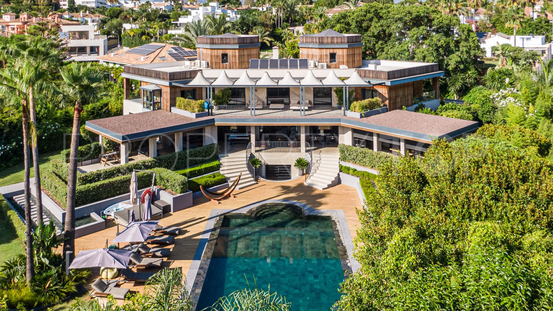 Villa de 5 dormitorios en venta en Guadalmina Baja