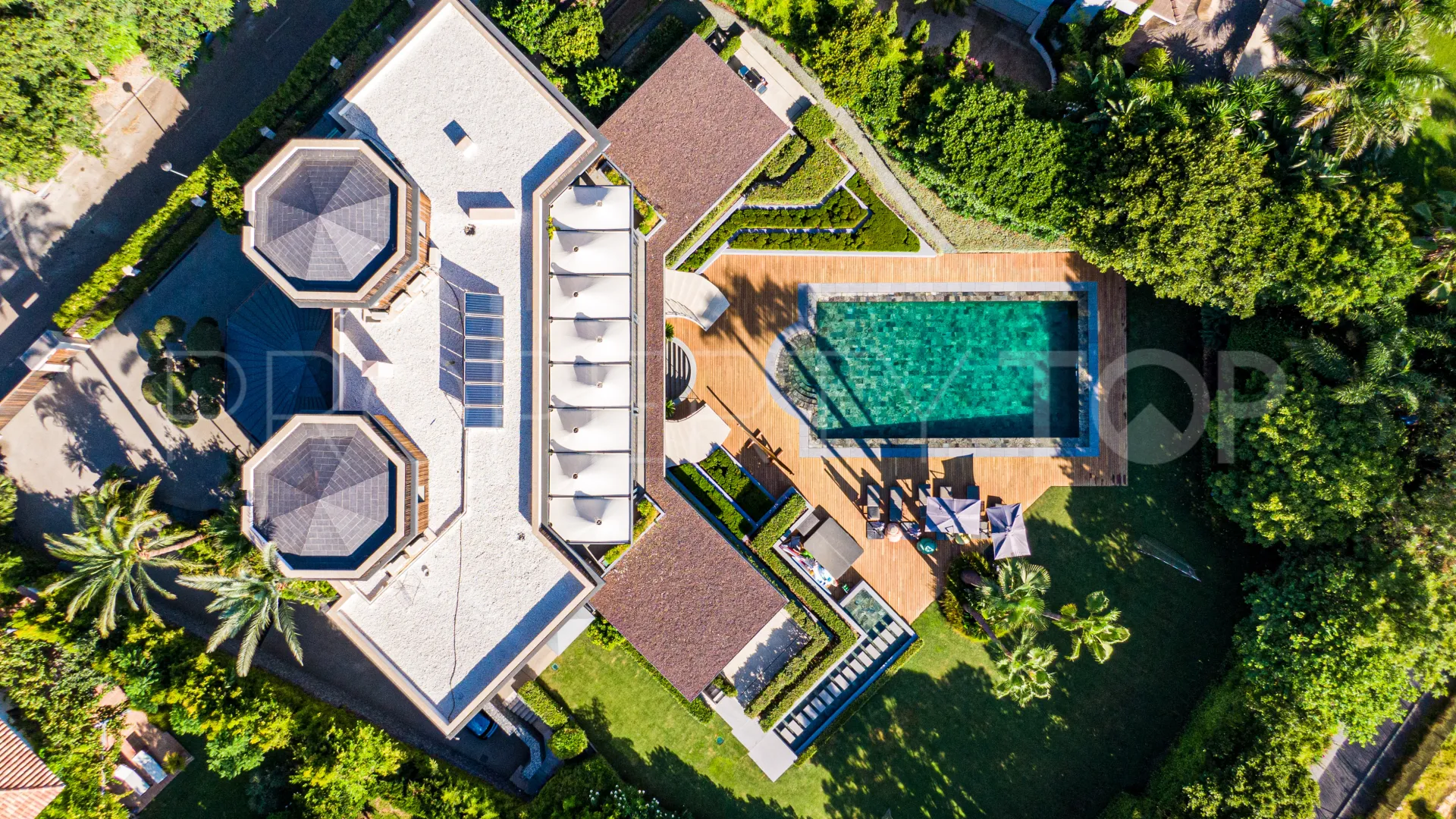 Villa de 5 dormitorios en venta en Guadalmina Baja