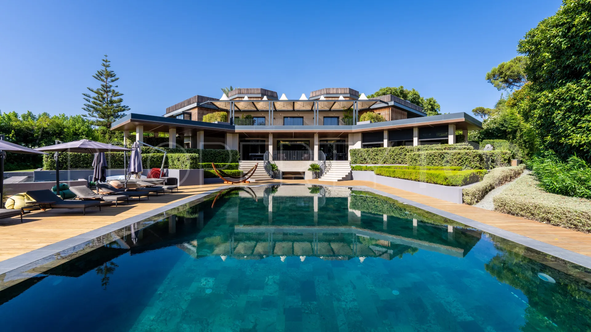 Villa de 5 dormitorios en venta en Guadalmina Baja