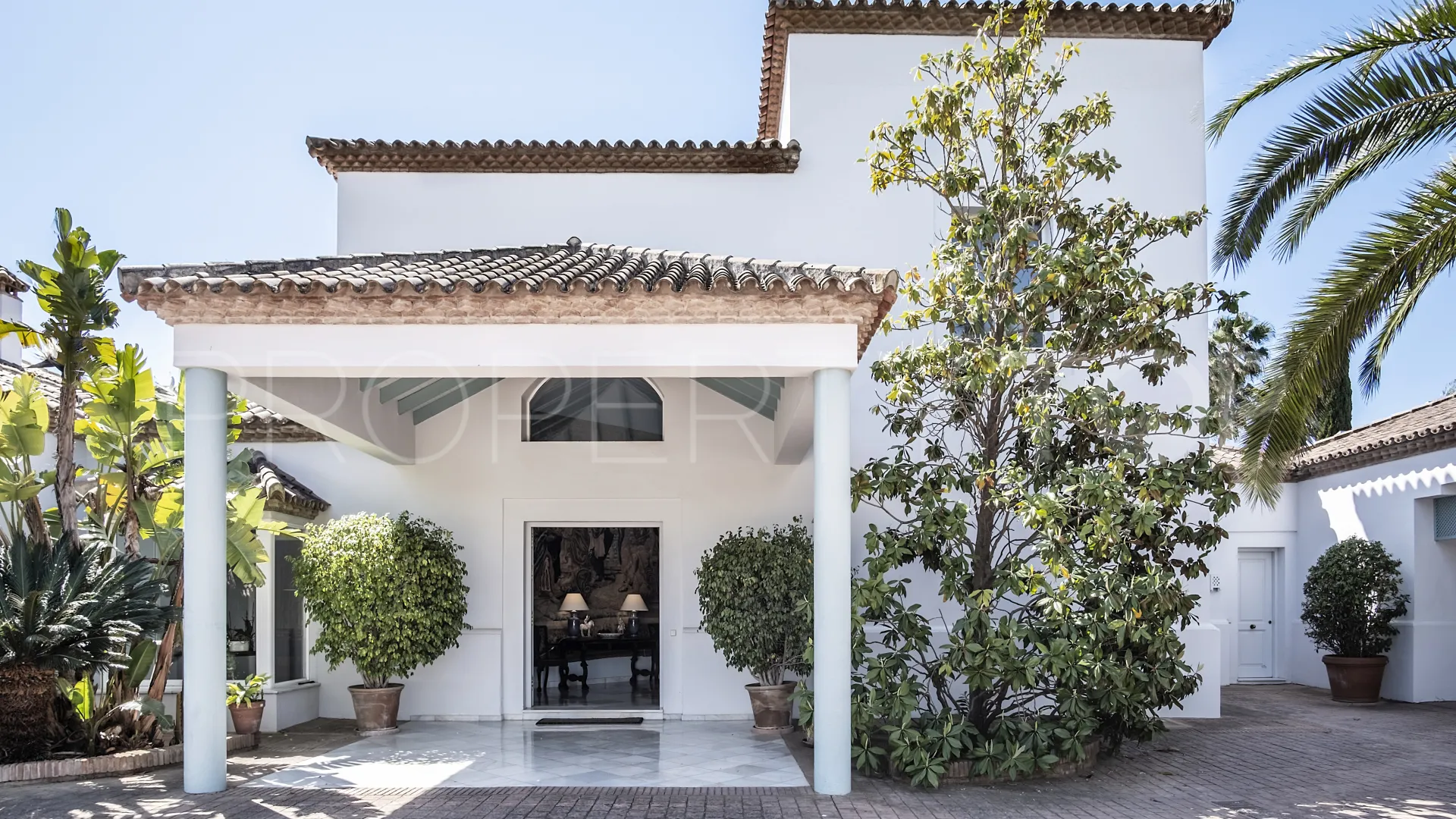 For sale villa with 7 bedrooms in Guadalmina Baja