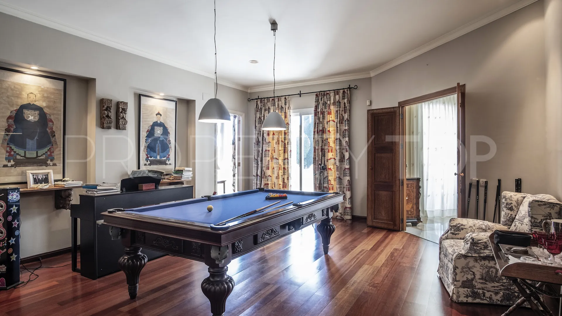 For sale villa with 7 bedrooms in Guadalmina Baja