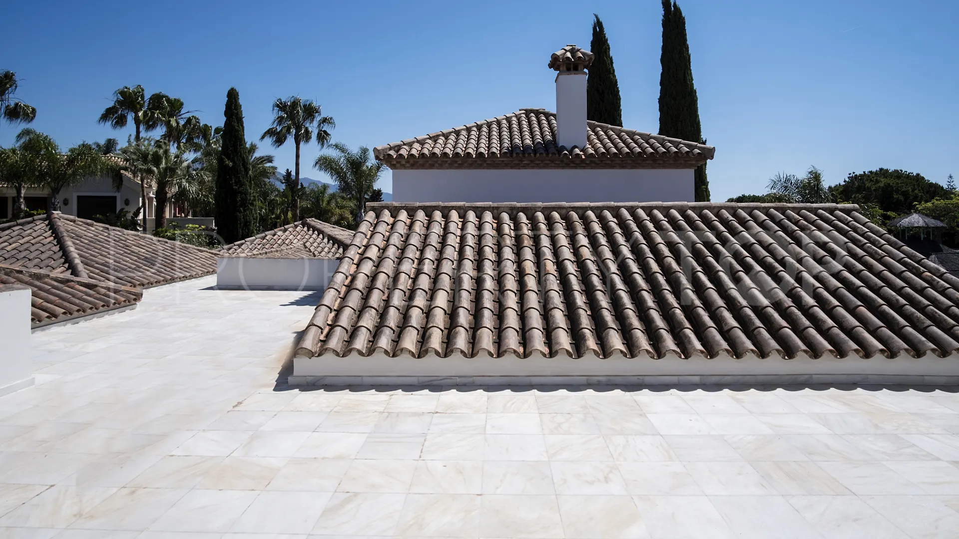 For sale villa with 7 bedrooms in Guadalmina Baja