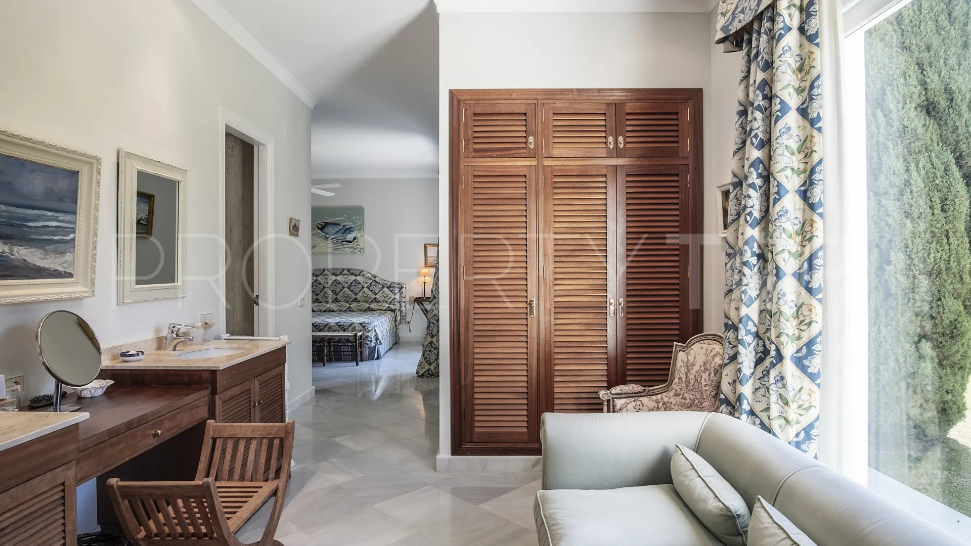 For sale villa with 7 bedrooms in Guadalmina Baja