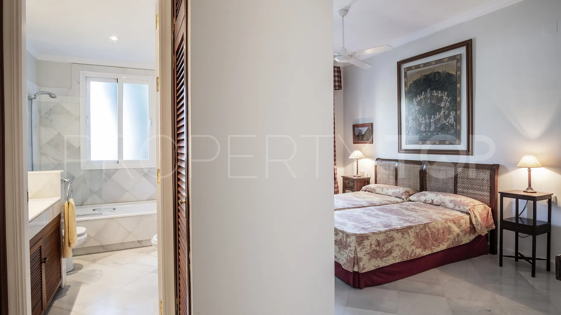 For sale villa with 7 bedrooms in Guadalmina Baja