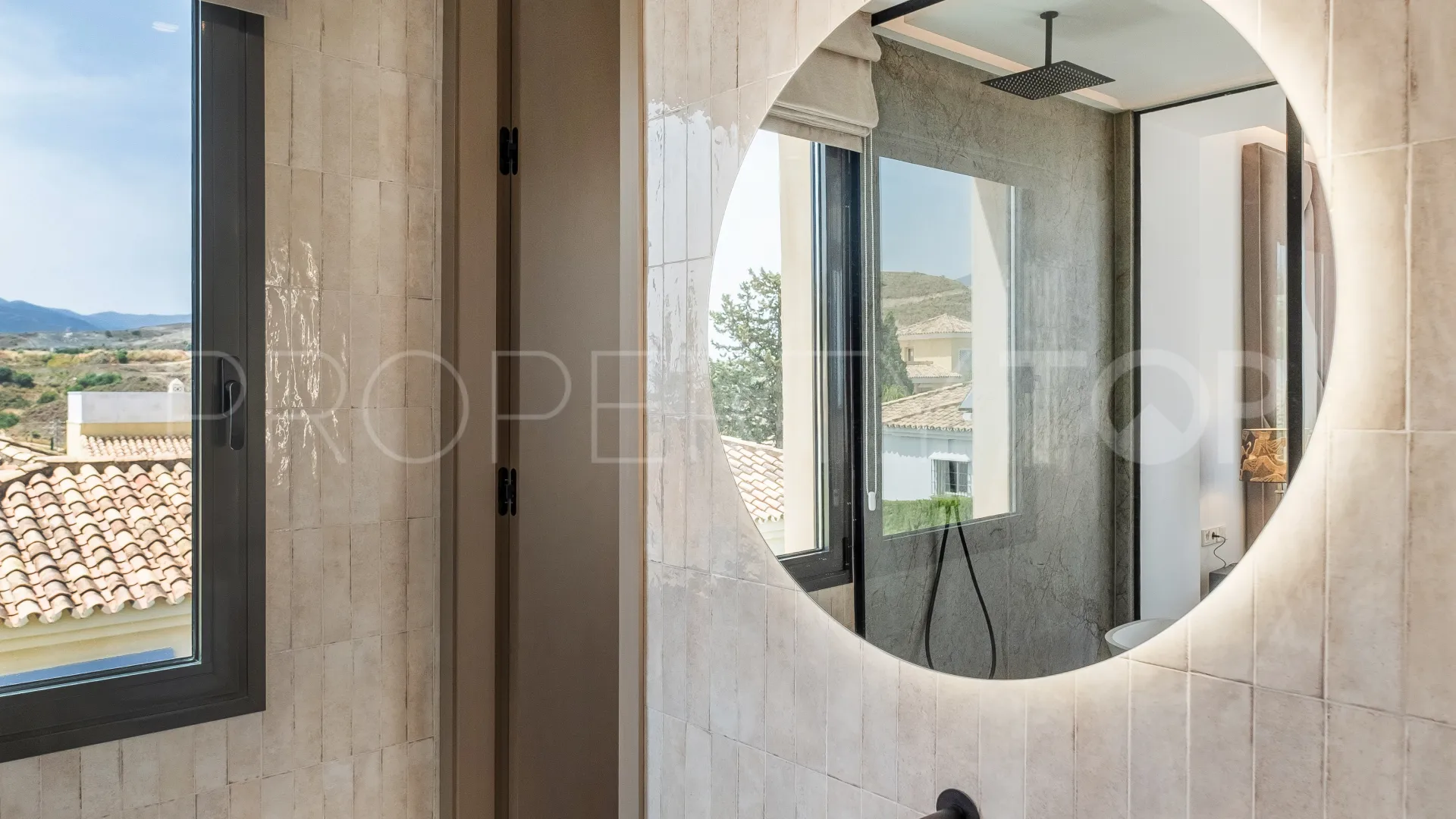Villa for sale in Paraiso Alto with 4 bedrooms